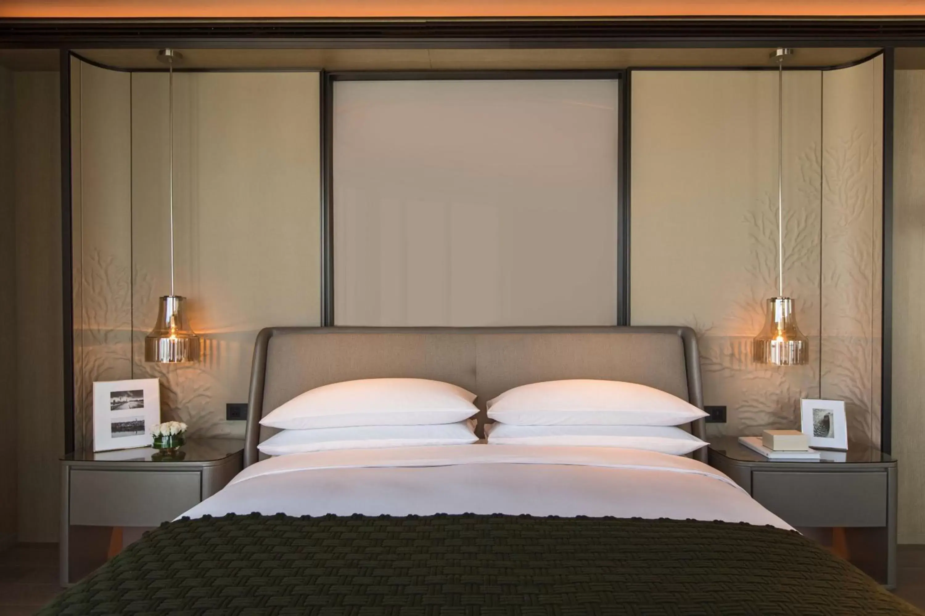 Bedroom, Bed in Shenzhen Marriott Hotel Nanshan