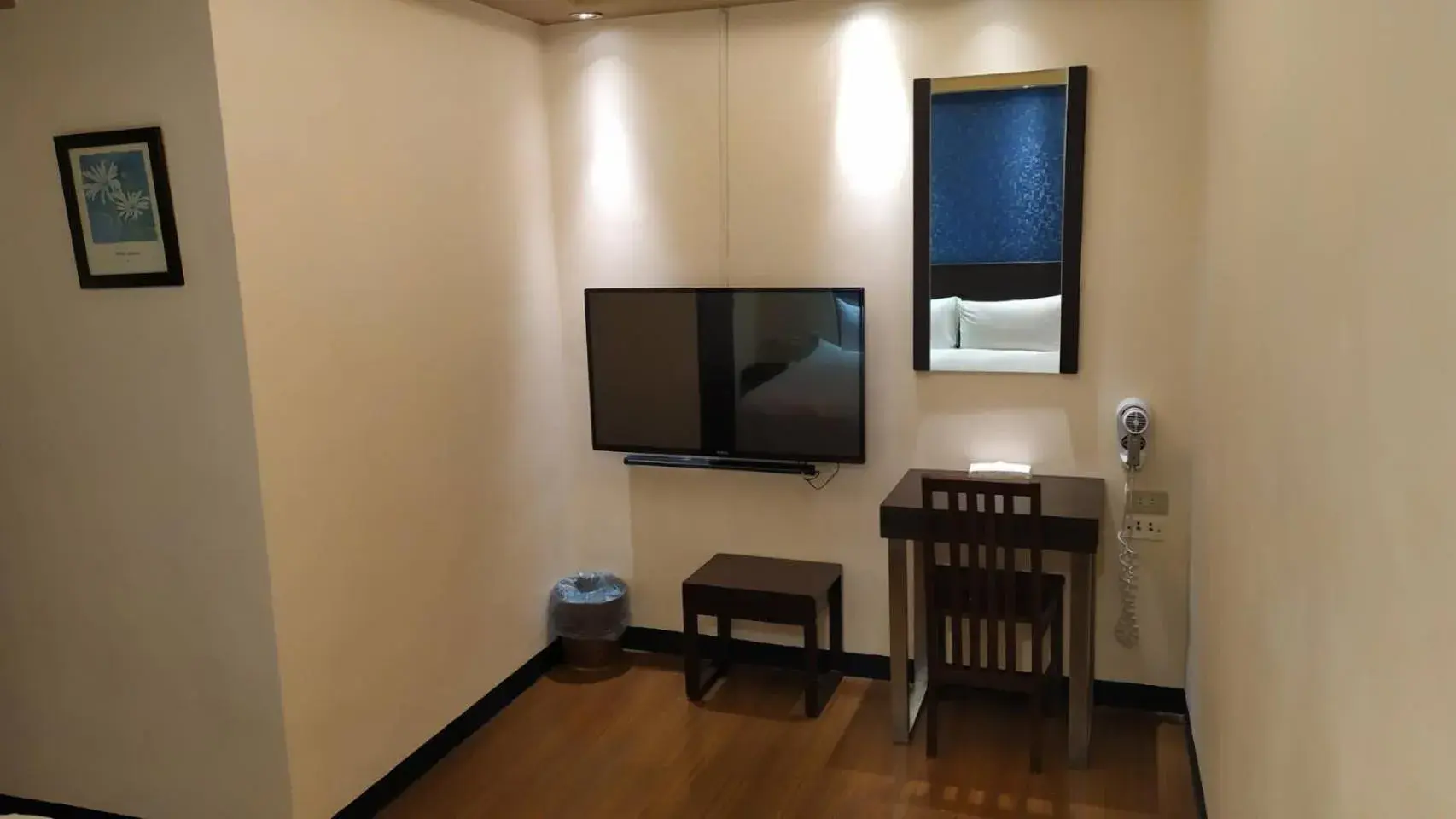 TV and multimedia, TV/Entertainment Center in Bitan Hotel