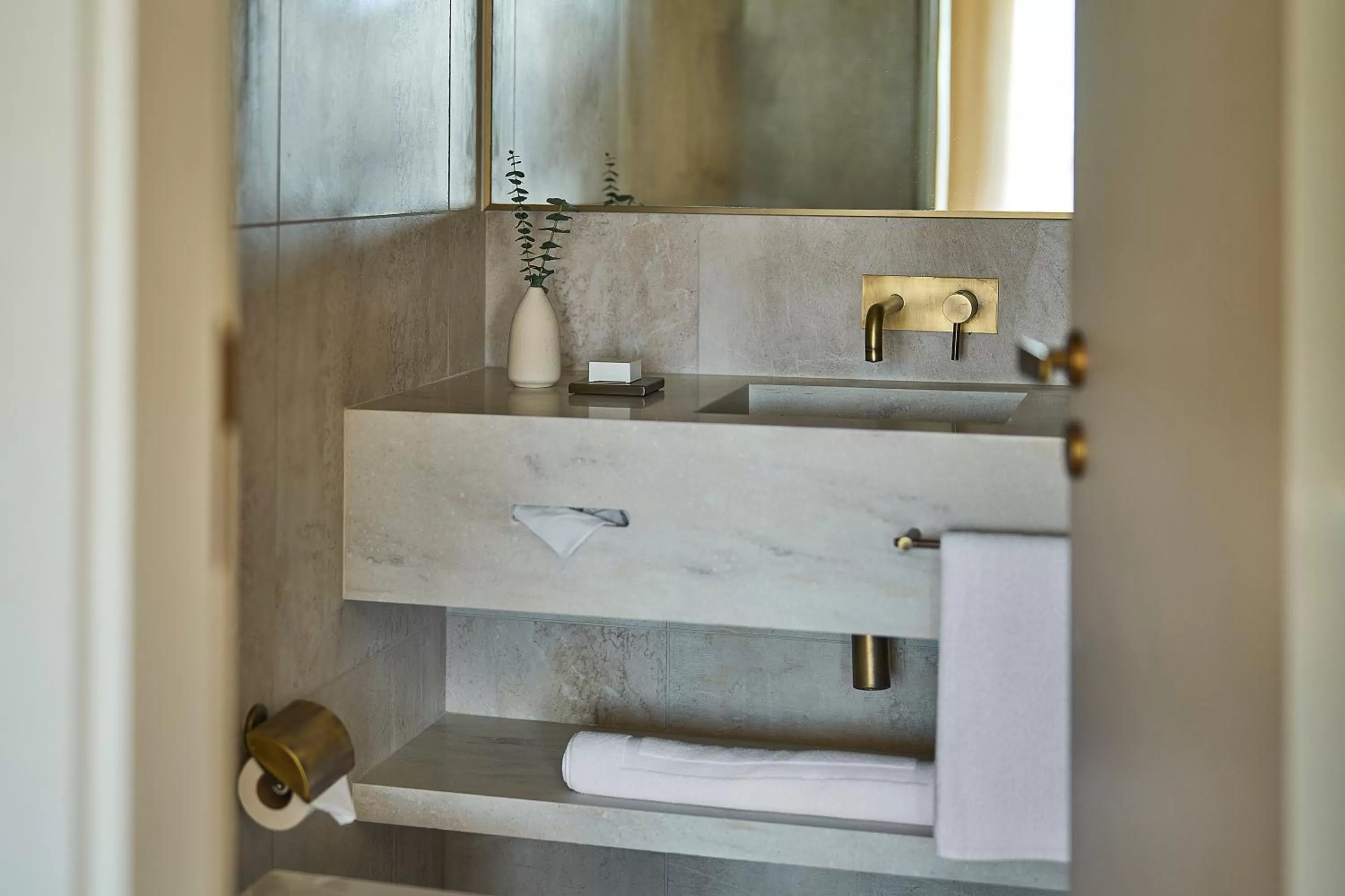 ERTH Abu Dhabi Hotel