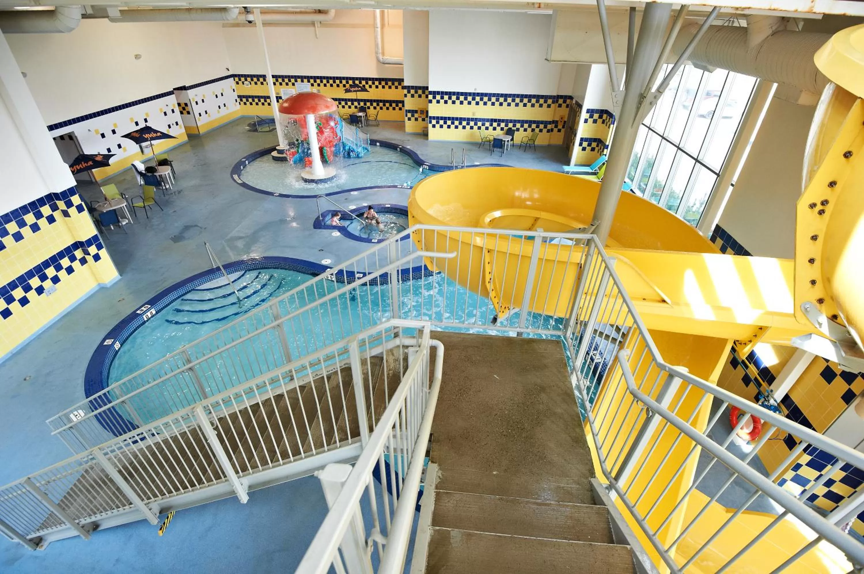 Swimming pool in Deerfoot Inn and Casino