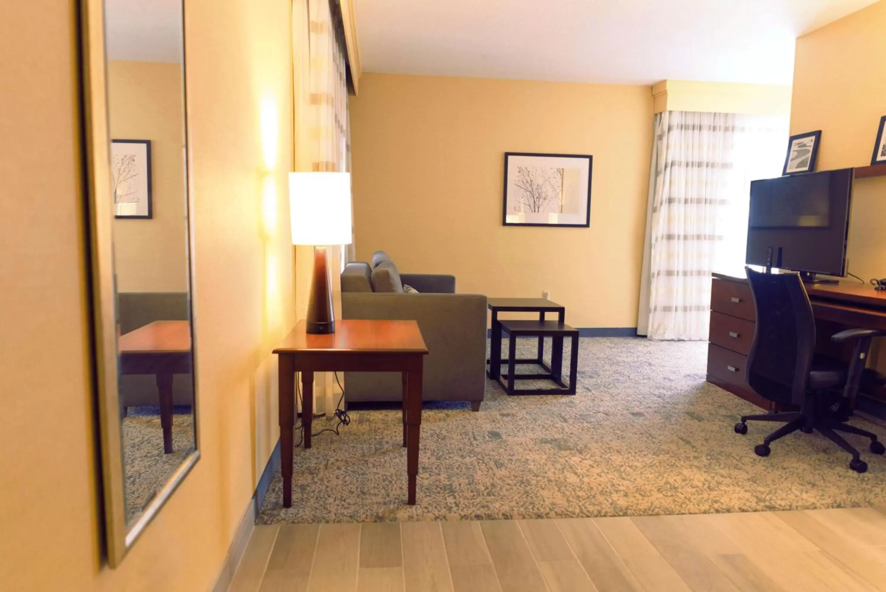 Photo of the whole room, Seating Area in Best Western Plus Provo University Inn