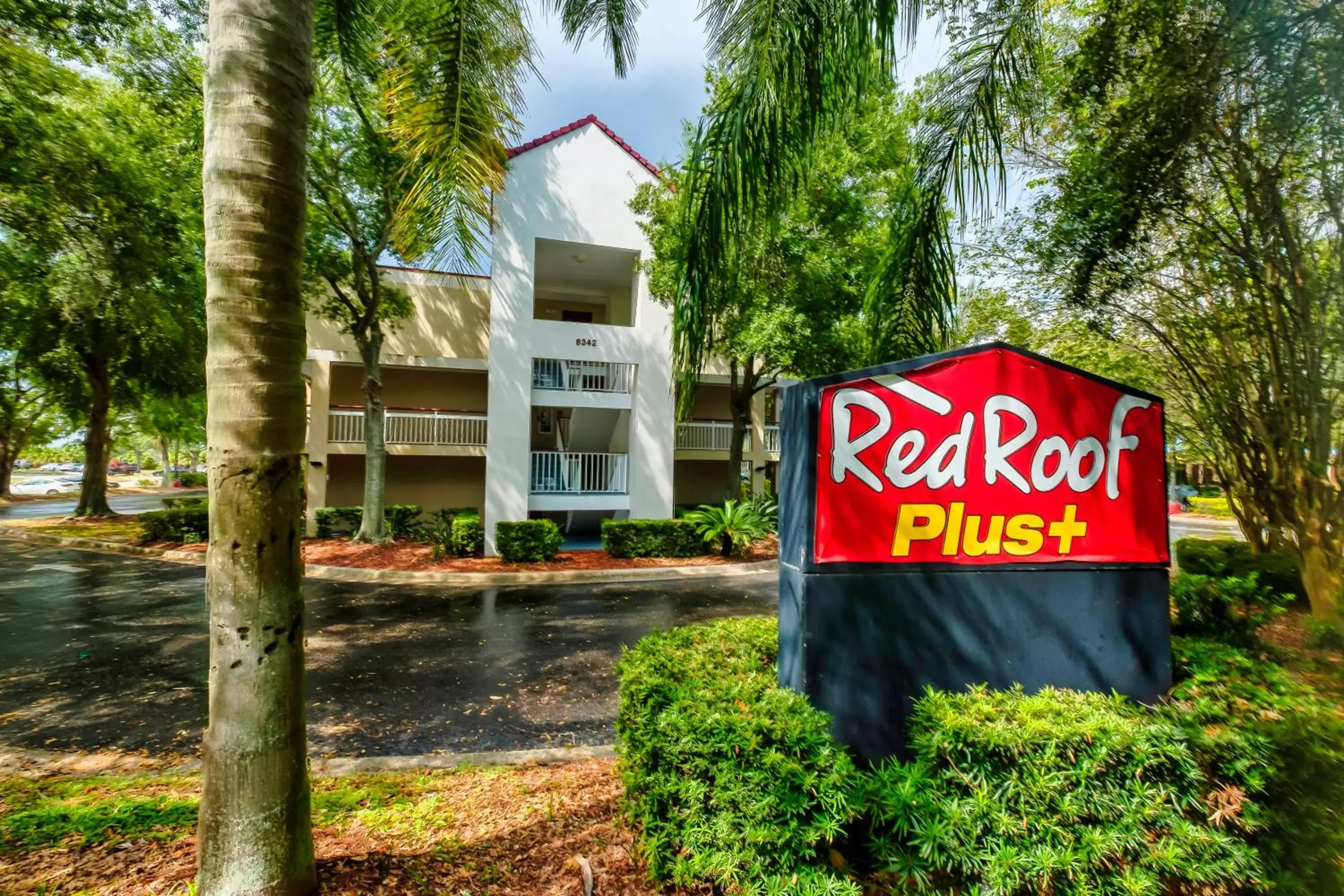 Property Building in Red Roof Inn PLUS Orlando-Convention Center- Int'l Dr