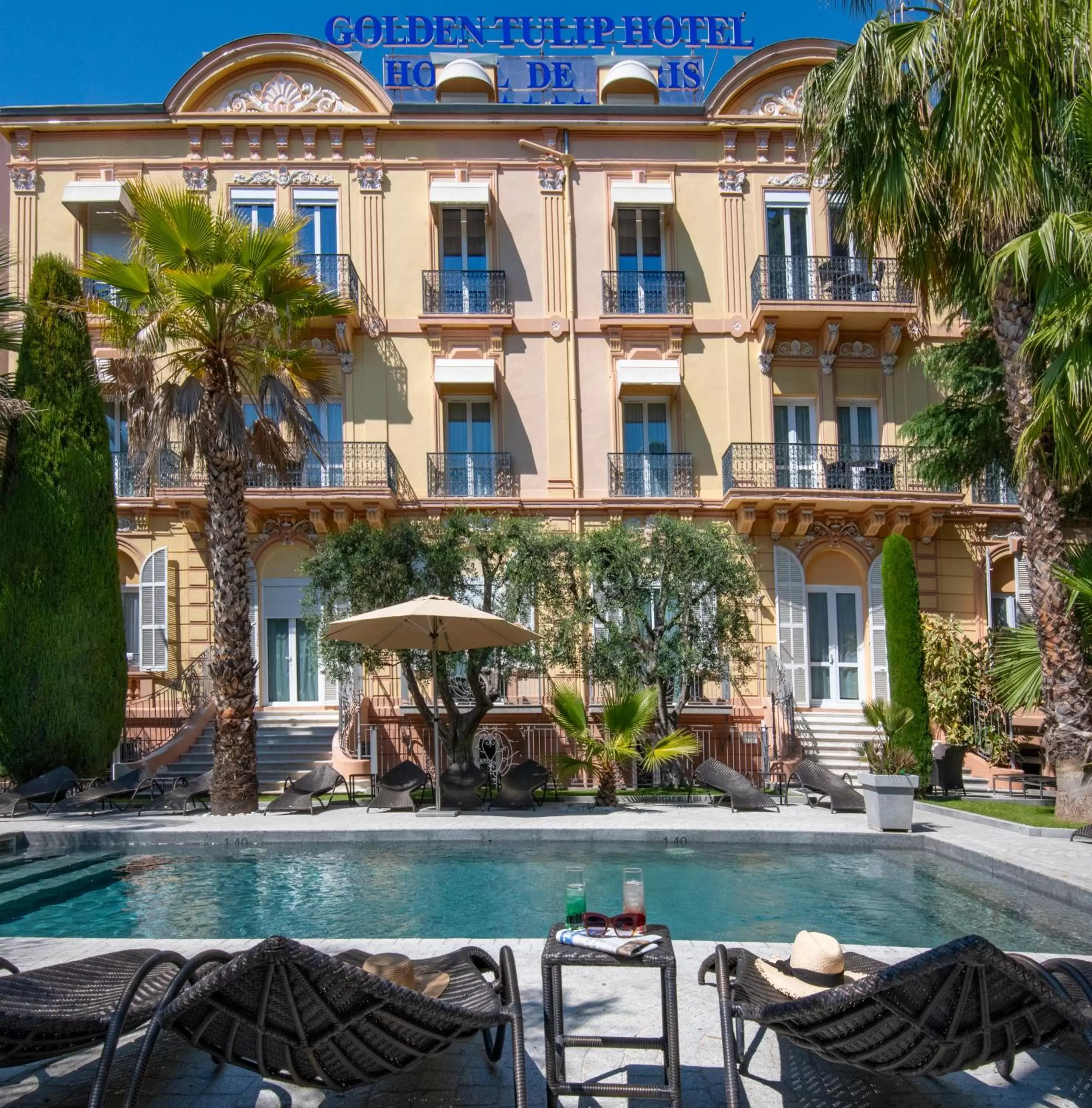 Property Building in GOLDEN TULIP CANNES HOTEL de PARIS