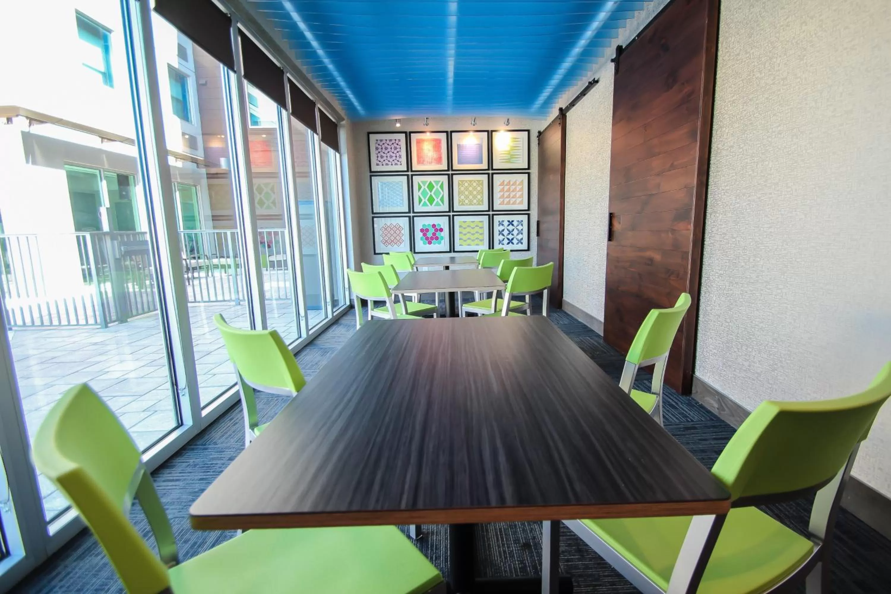 Meeting/conference room in Holiday Inn Express & Suites Miami Airport East by IHG