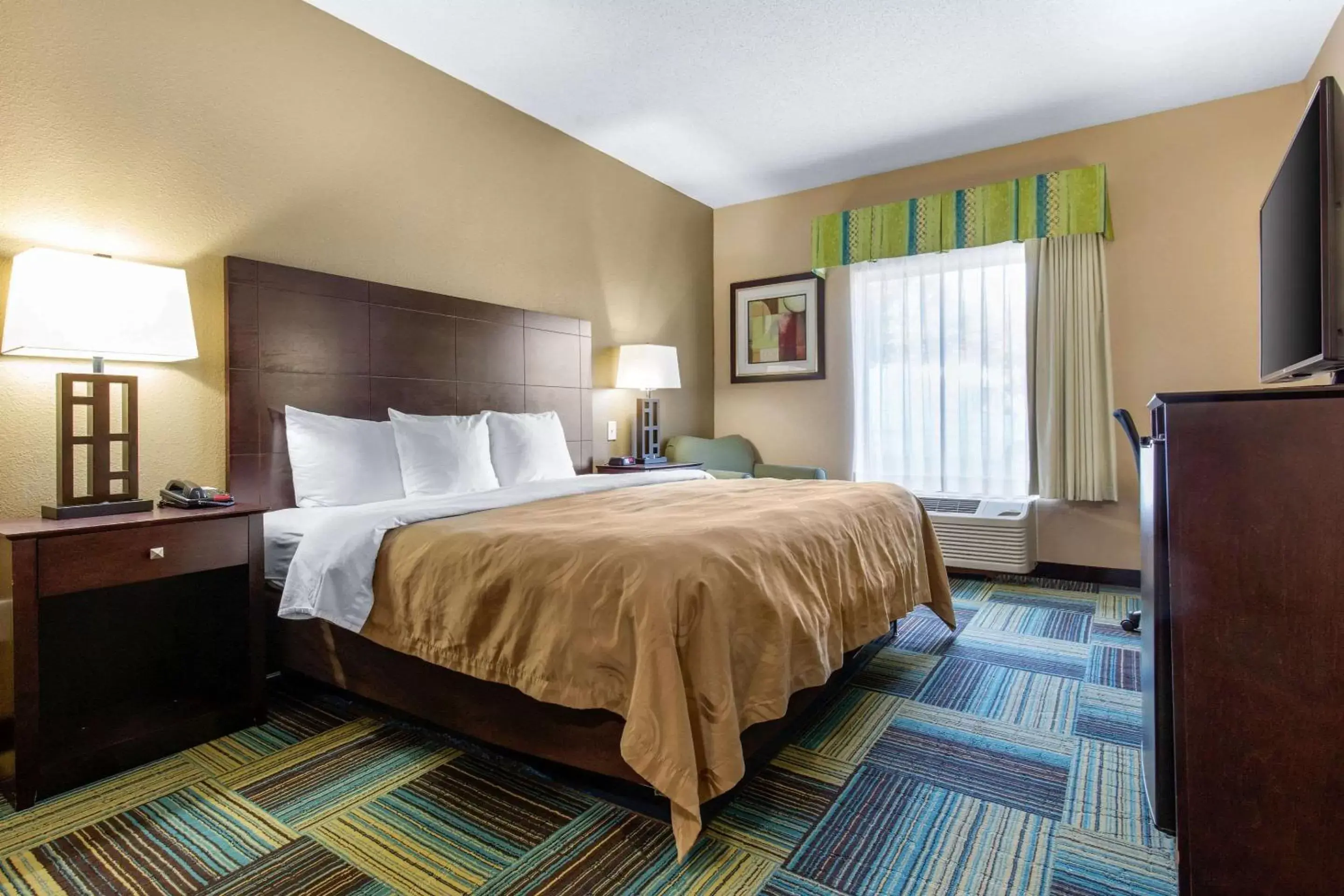 Photo of the whole room, Bed in Quality Inn & Suites Arnold