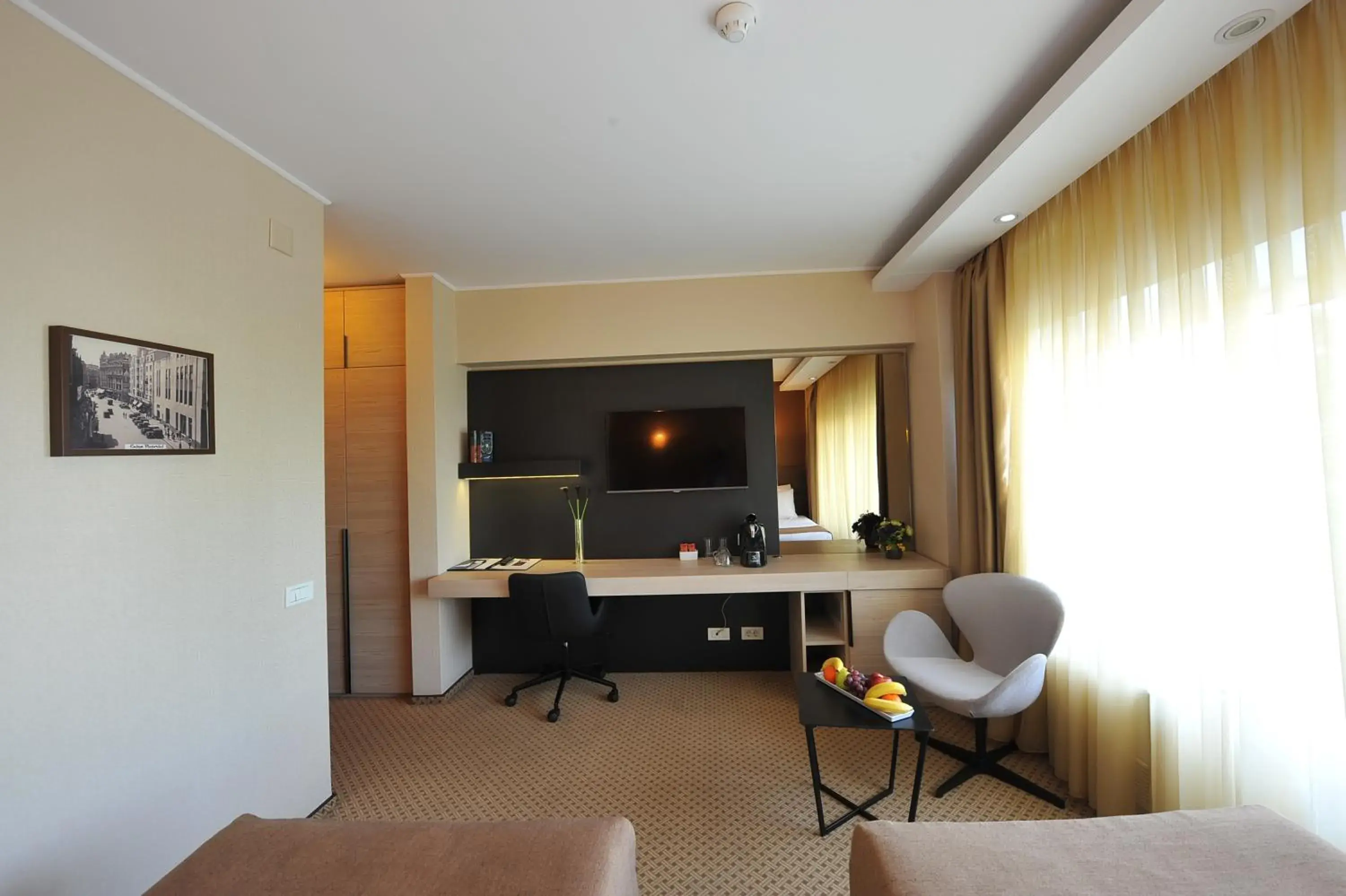 TV and multimedia, TV/Entertainment Center in Crystal Palace Hotel