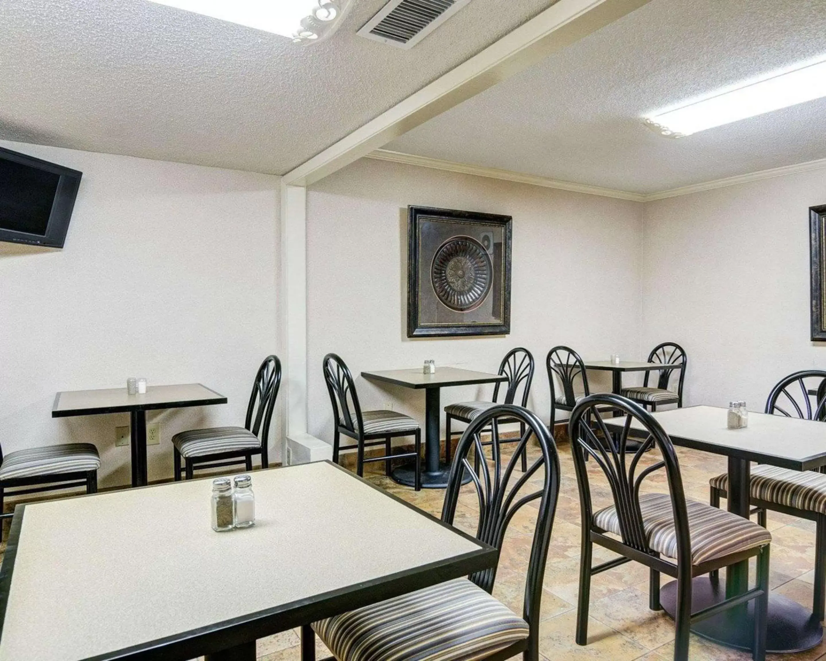 Restaurant/Places to Eat in Quality Inn Conway - Greenbrier