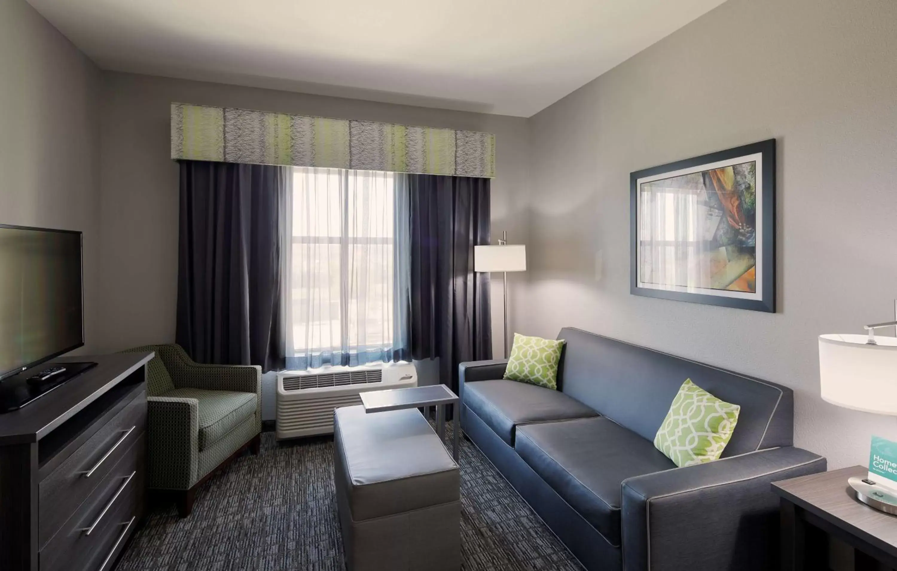 Living room, Seating Area in Homewood Suites By Hilton Topeka