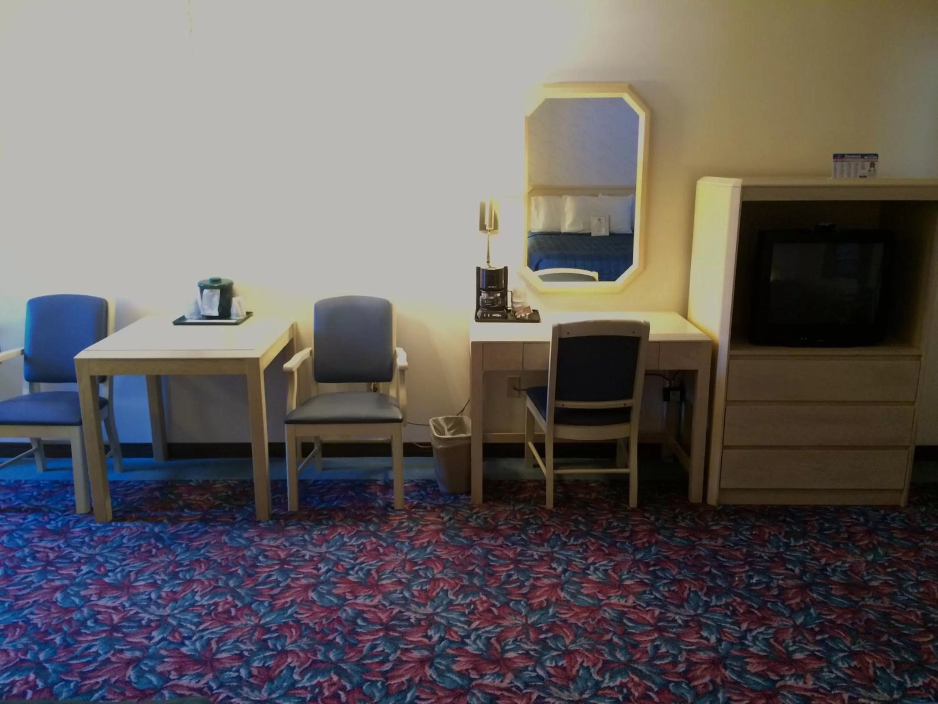 Photo of the whole room in Cedar Motor Inn