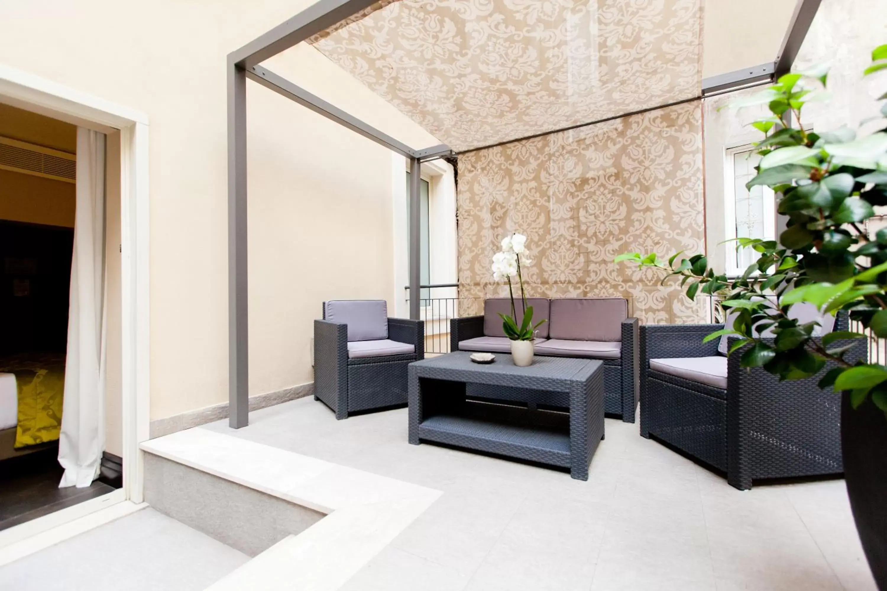 Balcony/Terrace, Seating Area in Quirinale Luxury Rooms