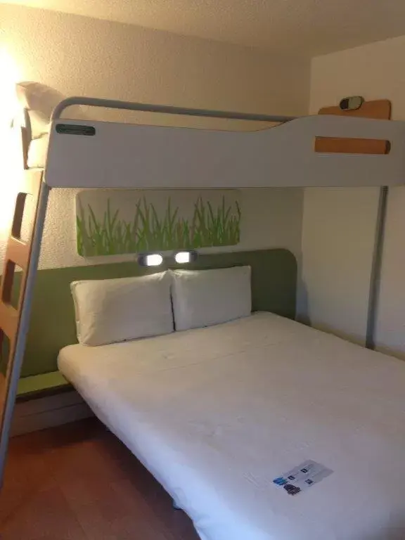 Bedroom, Bunk Bed in Ibis Budget Rambouillet