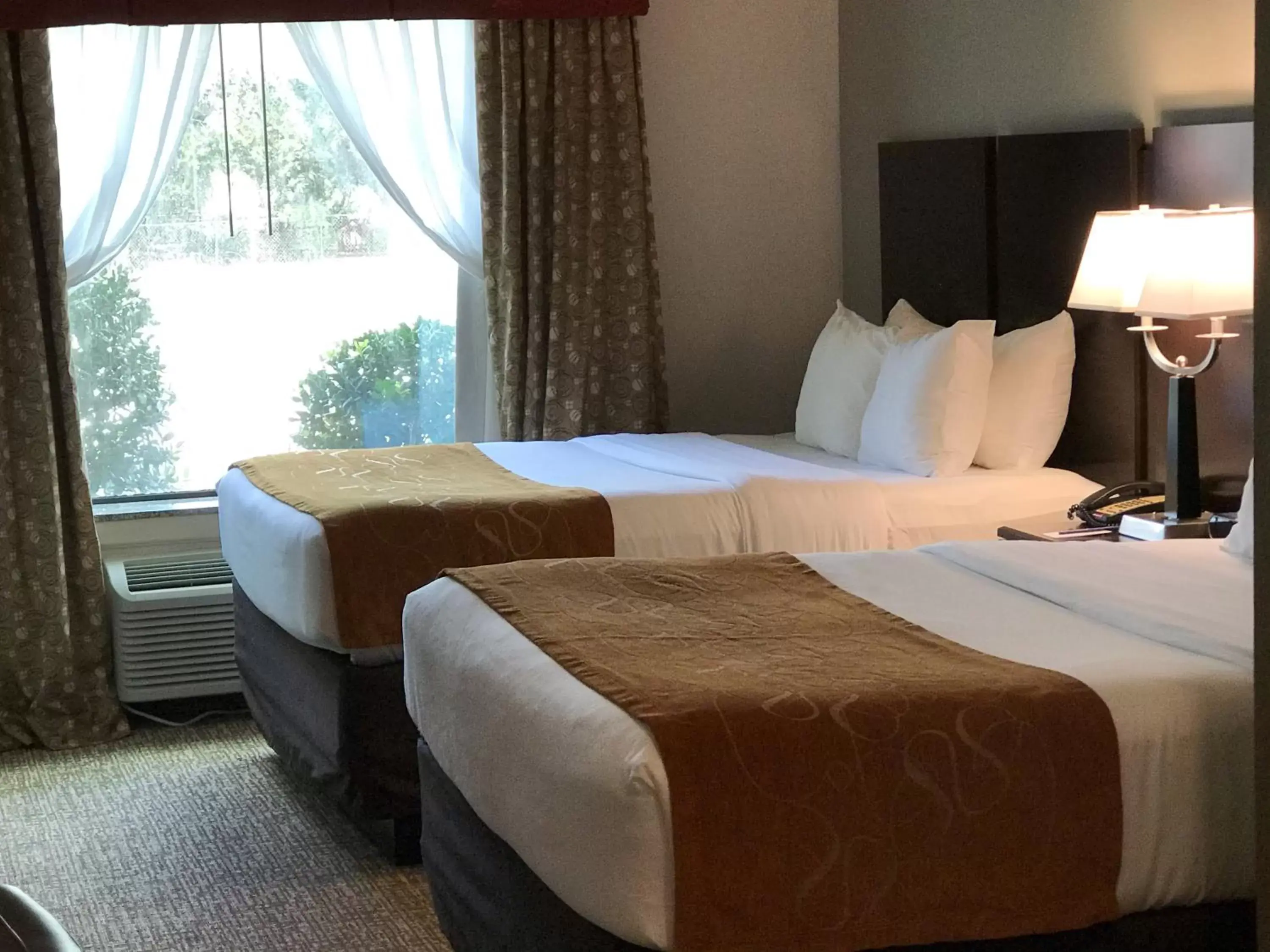 Bedroom, Bed in Comfort Suites Bay City