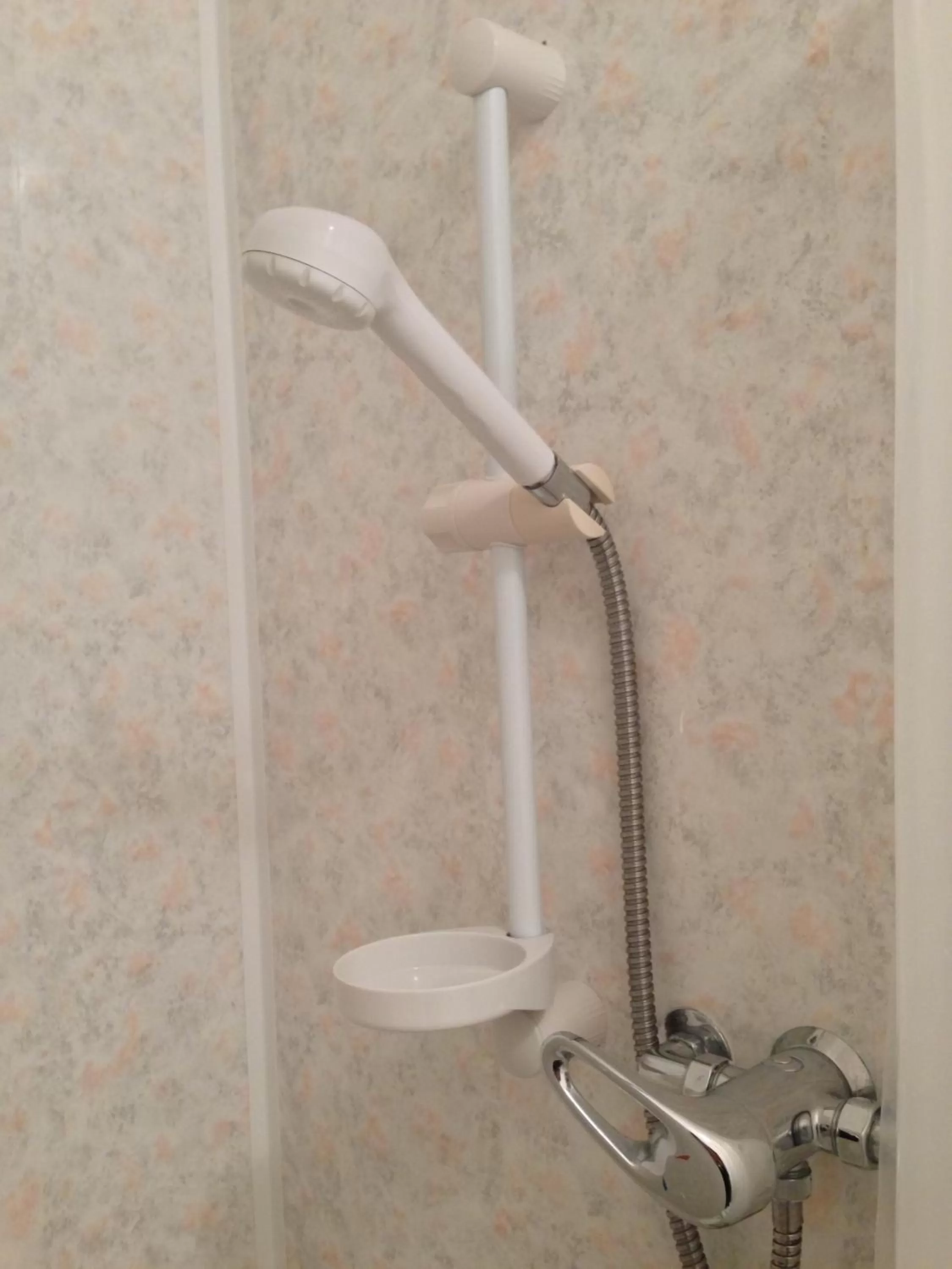 Shower in Wilsons Hotel - Blackpool Tower View