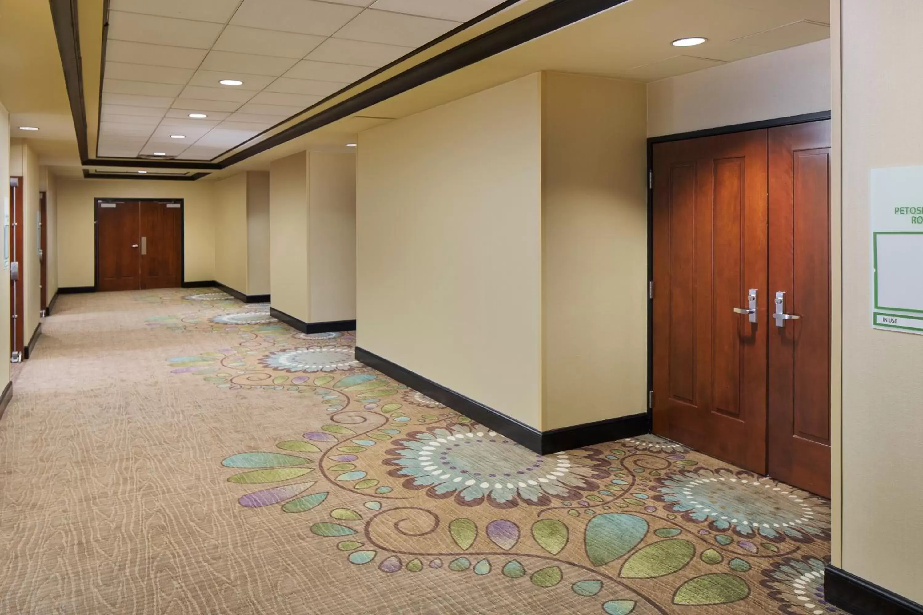 Meeting/conference room in Holiday Inn Grand Rapids-Airport, an IHG Hotel