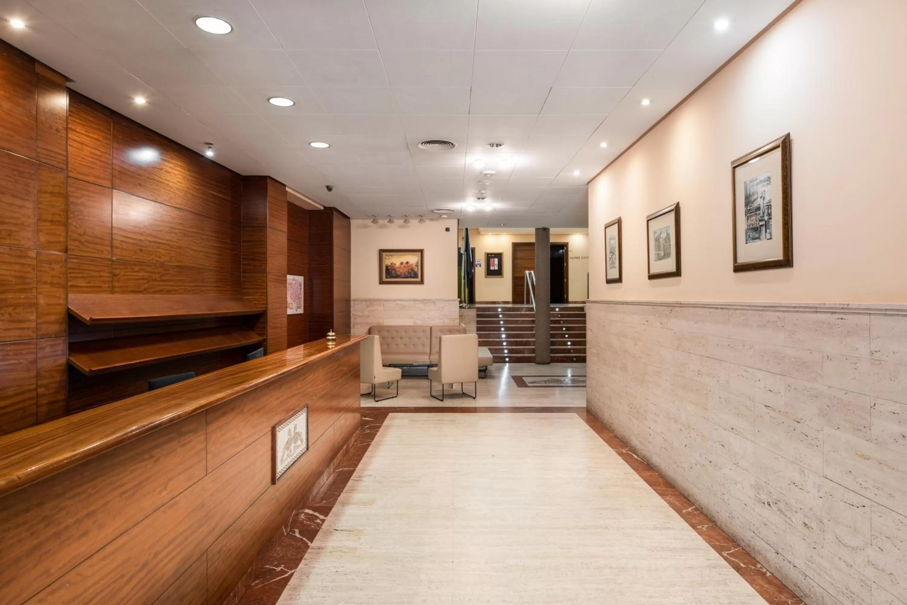 Lobby or reception in Exe Astur Plaza