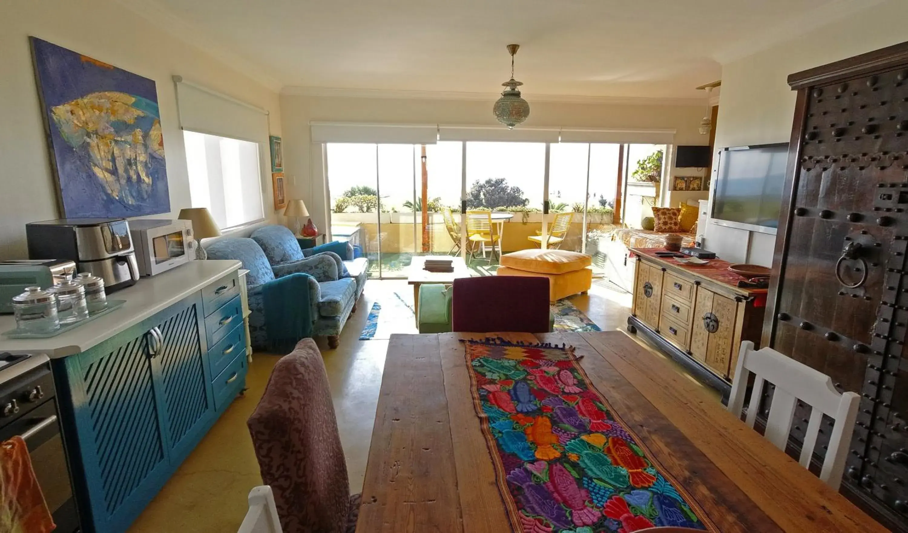 TV and multimedia, Dining Area in Dolphin Inn Guesthouse