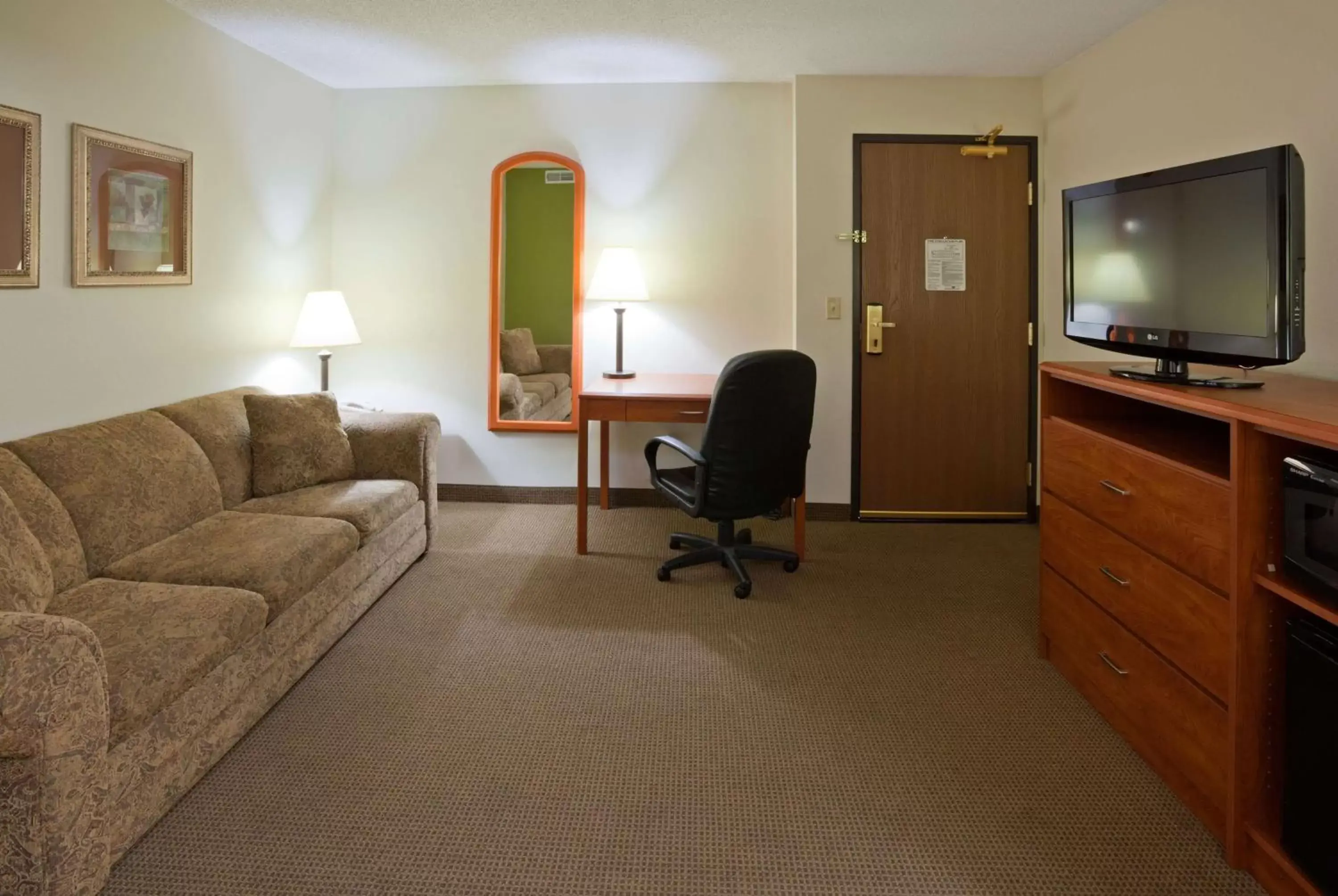 Photo of the whole room, Seating Area in AmericInn by Wyndham Thief River Falls