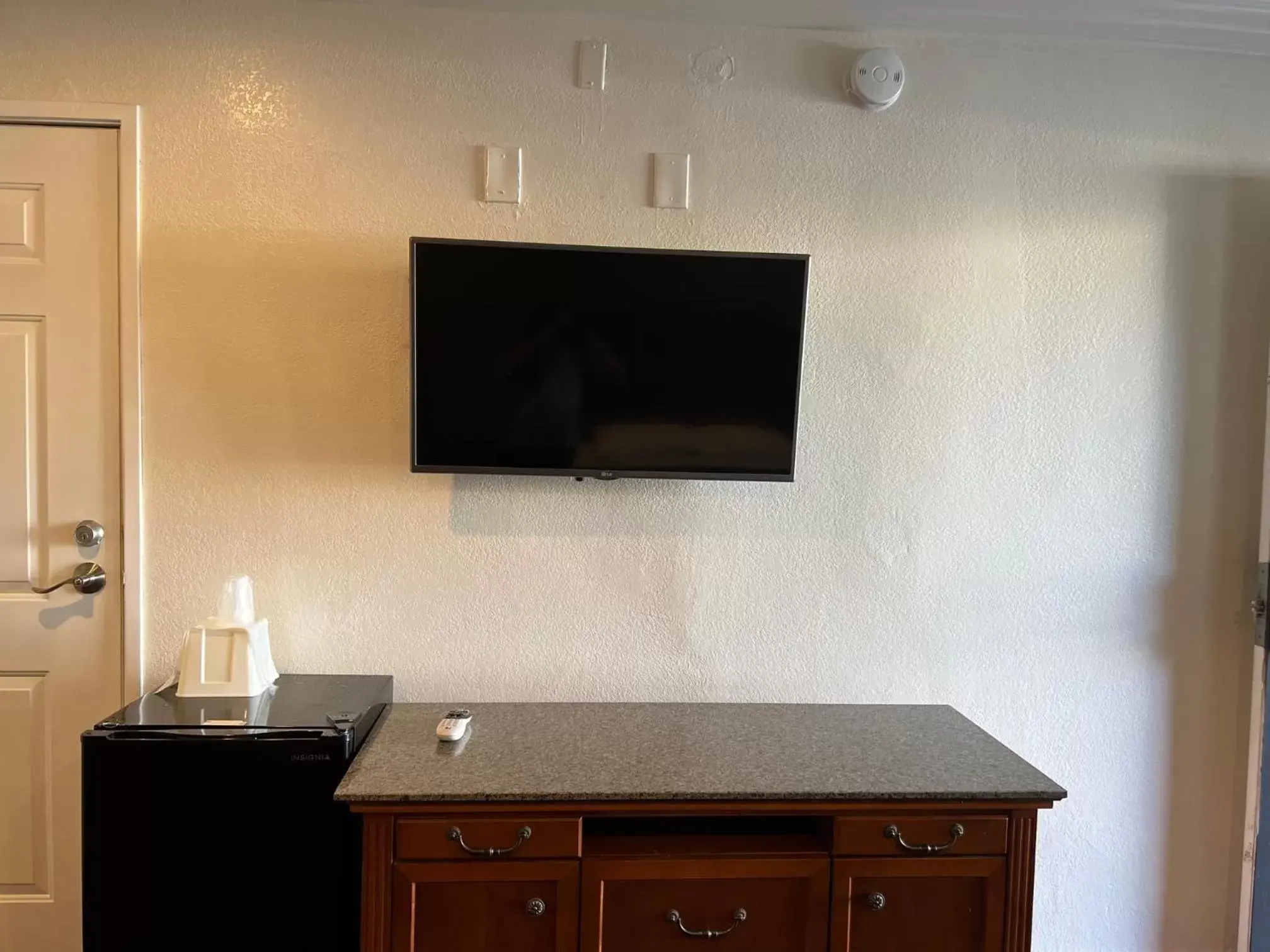 TV and multimedia, TV/Entertainment Center in Welcome Inn
