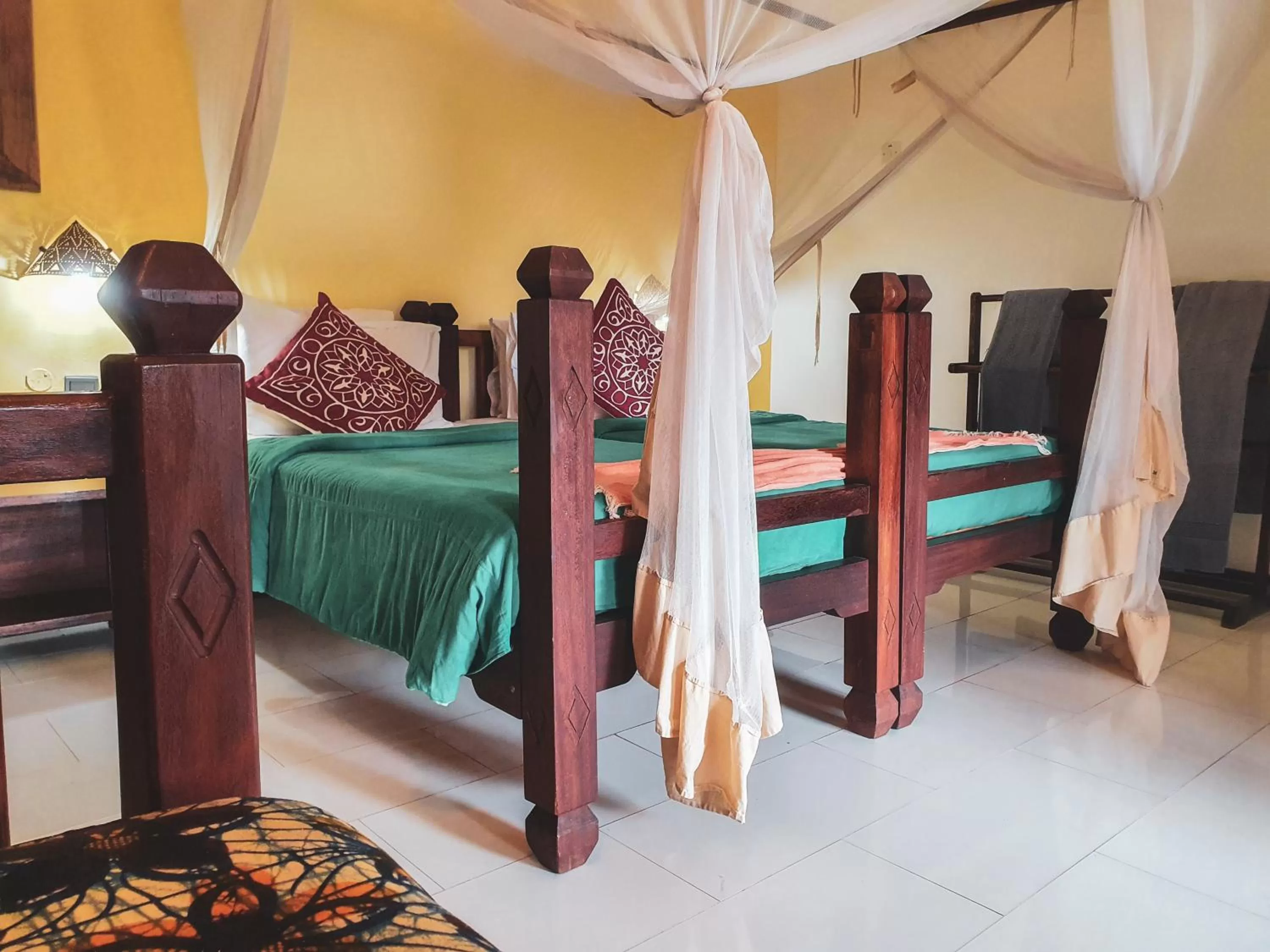 Bedroom, Bed in Flame Tree Cottages