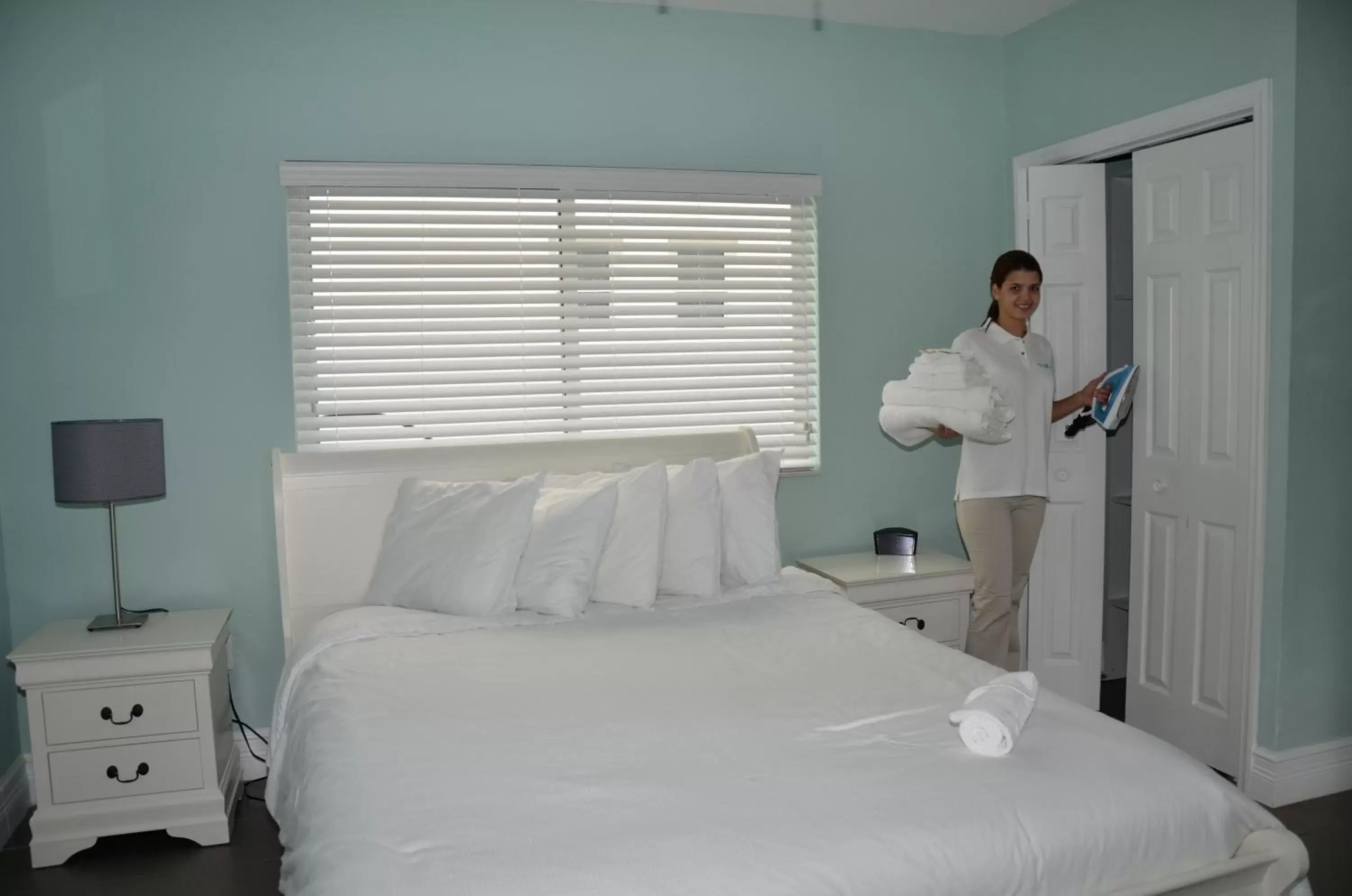 Bed in Hollywood Beachside Boutique Suite