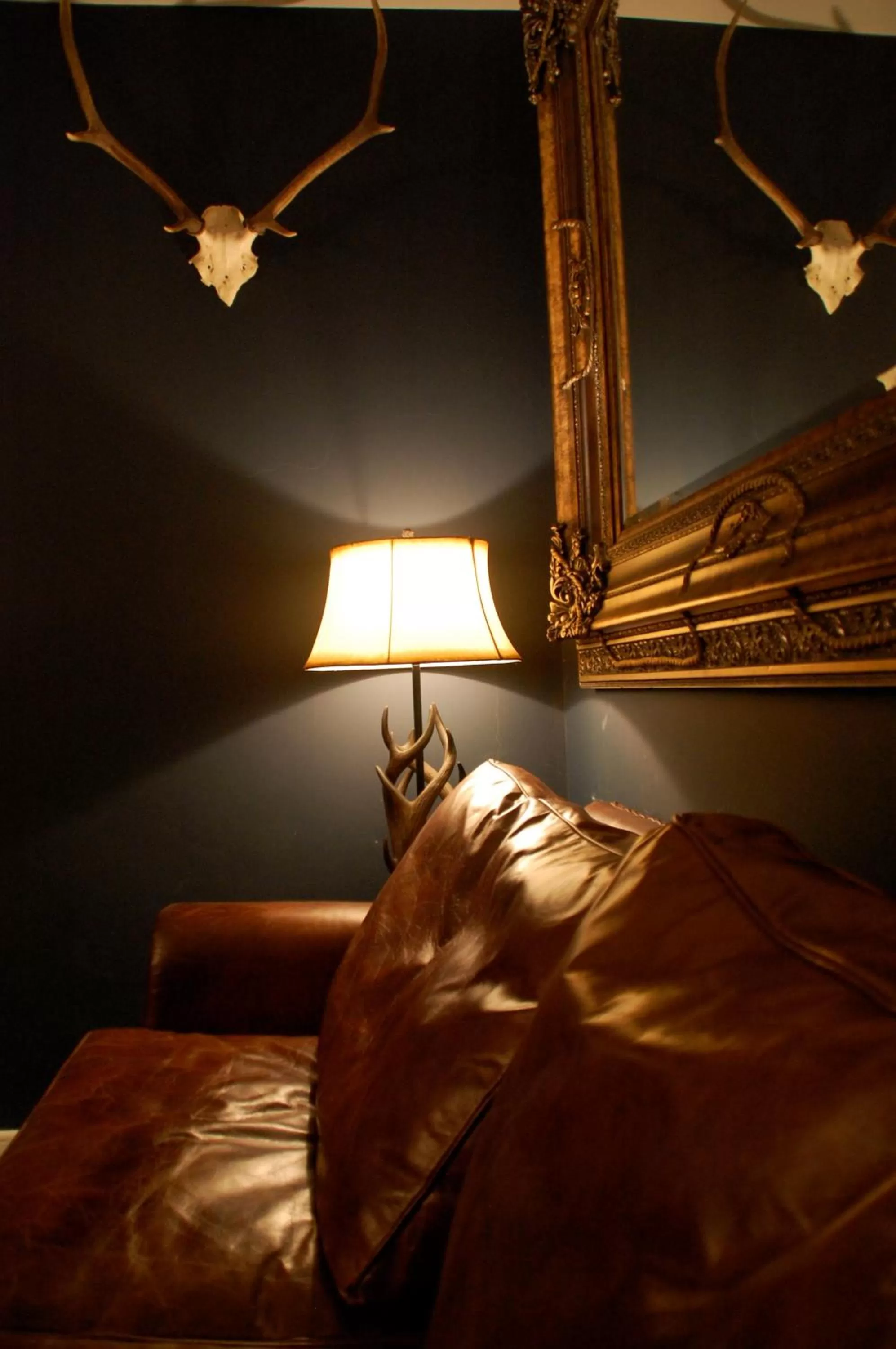 Living room, Bed in The Bridge House