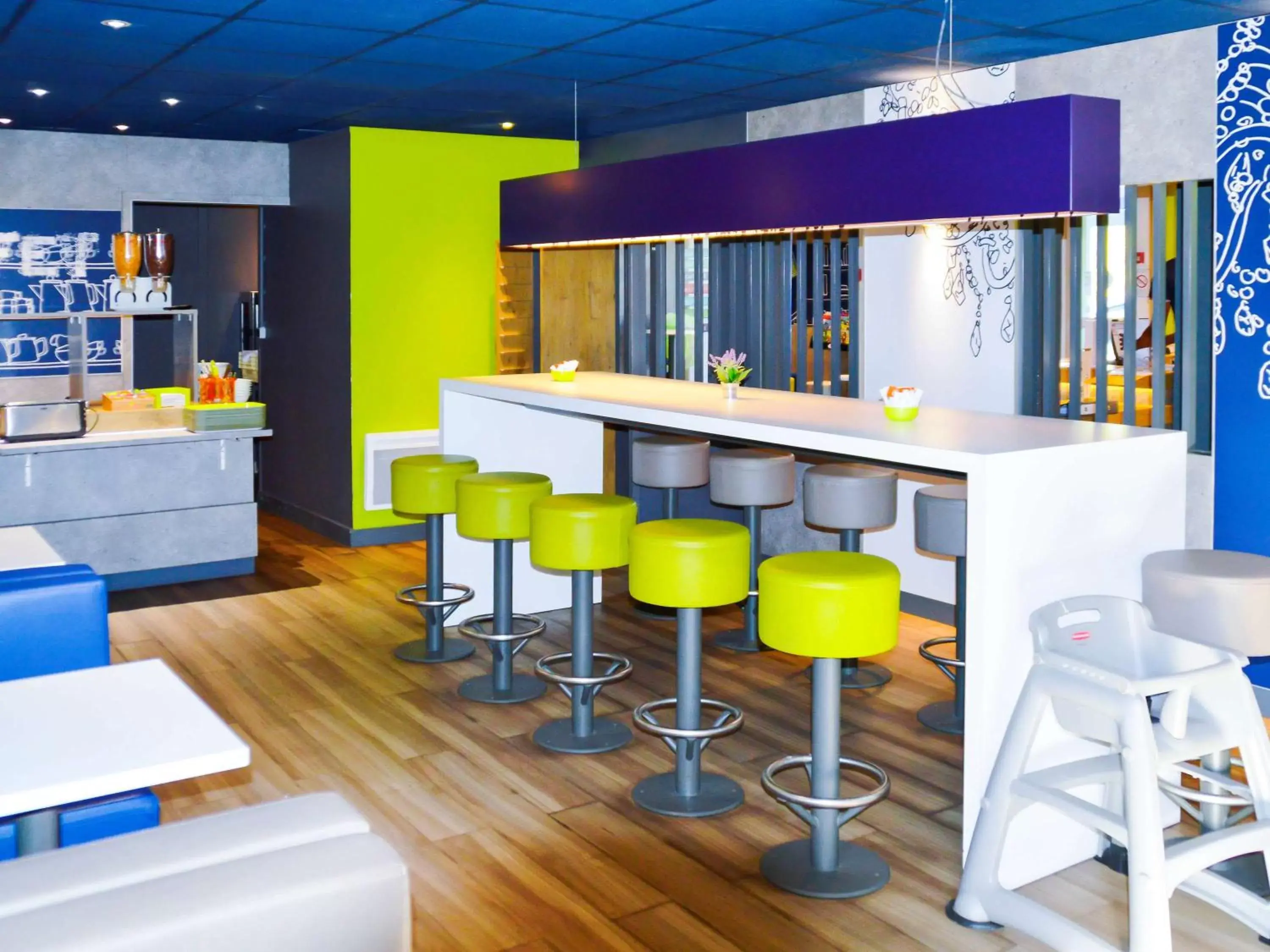 Restaurant/places to eat, Lounge/Bar in Ibis Budget Hyères