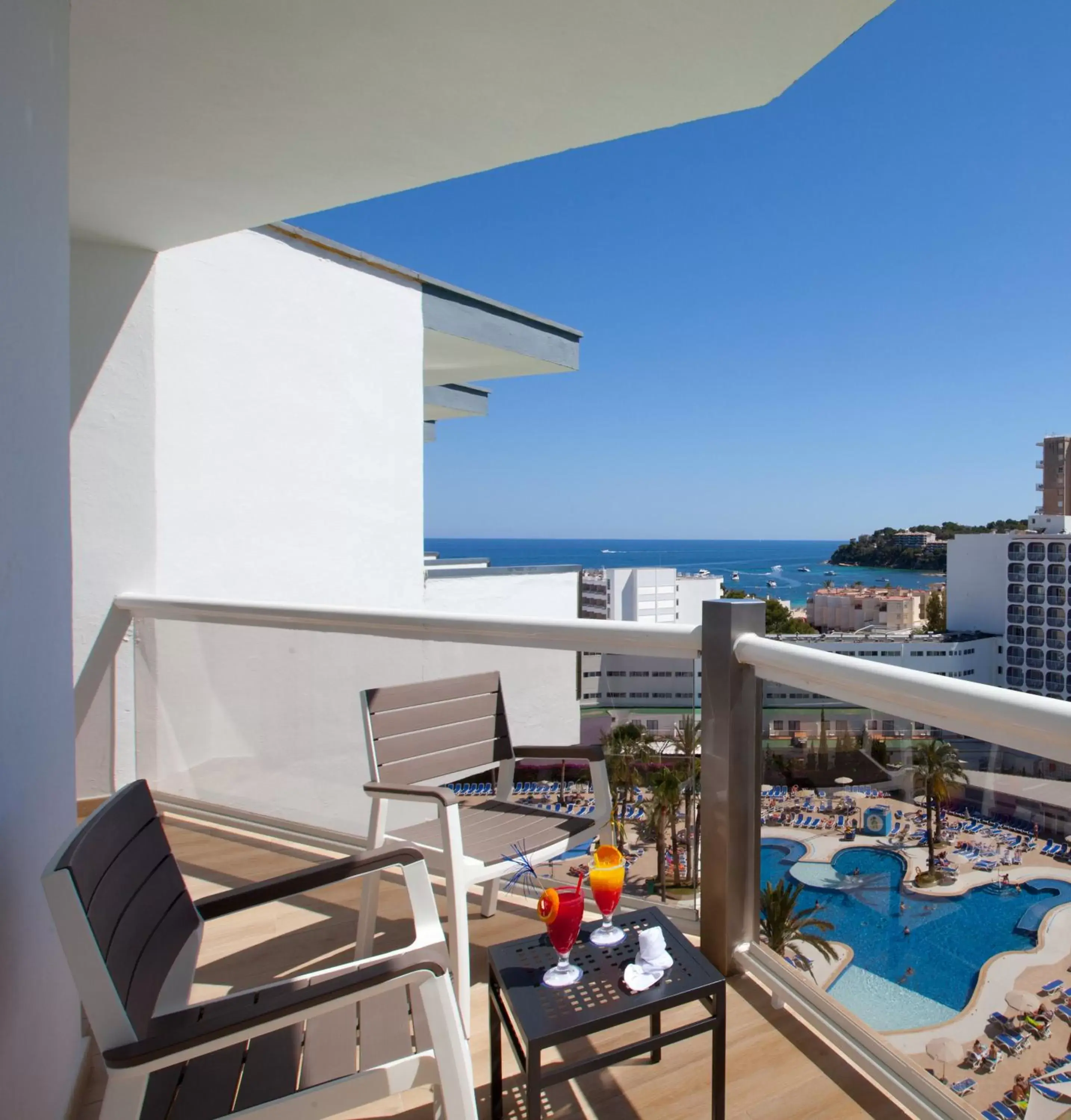 Photo of the whole room, Pool View in Hotel Samos