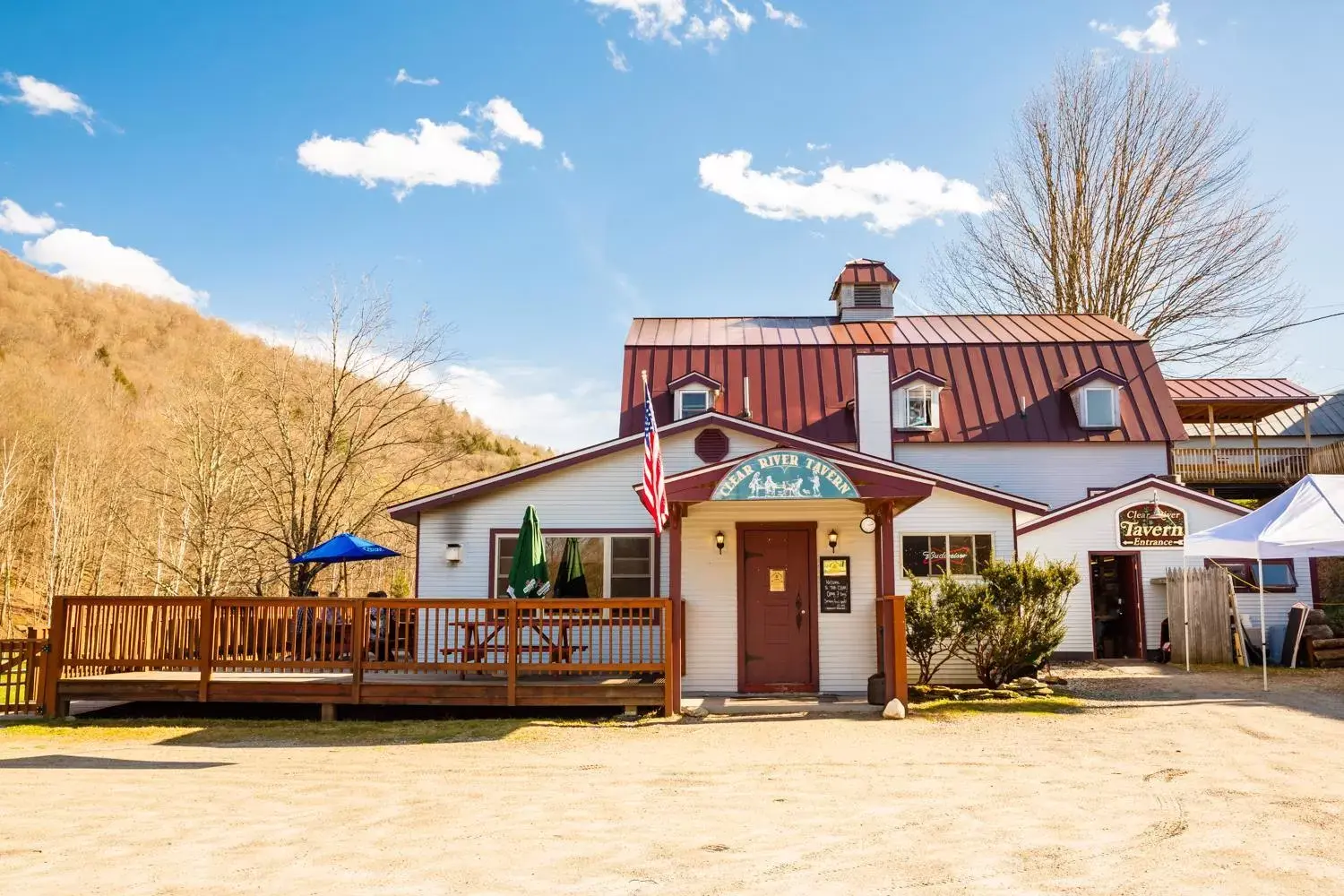 Property Building in Clear River Inn and Tavern