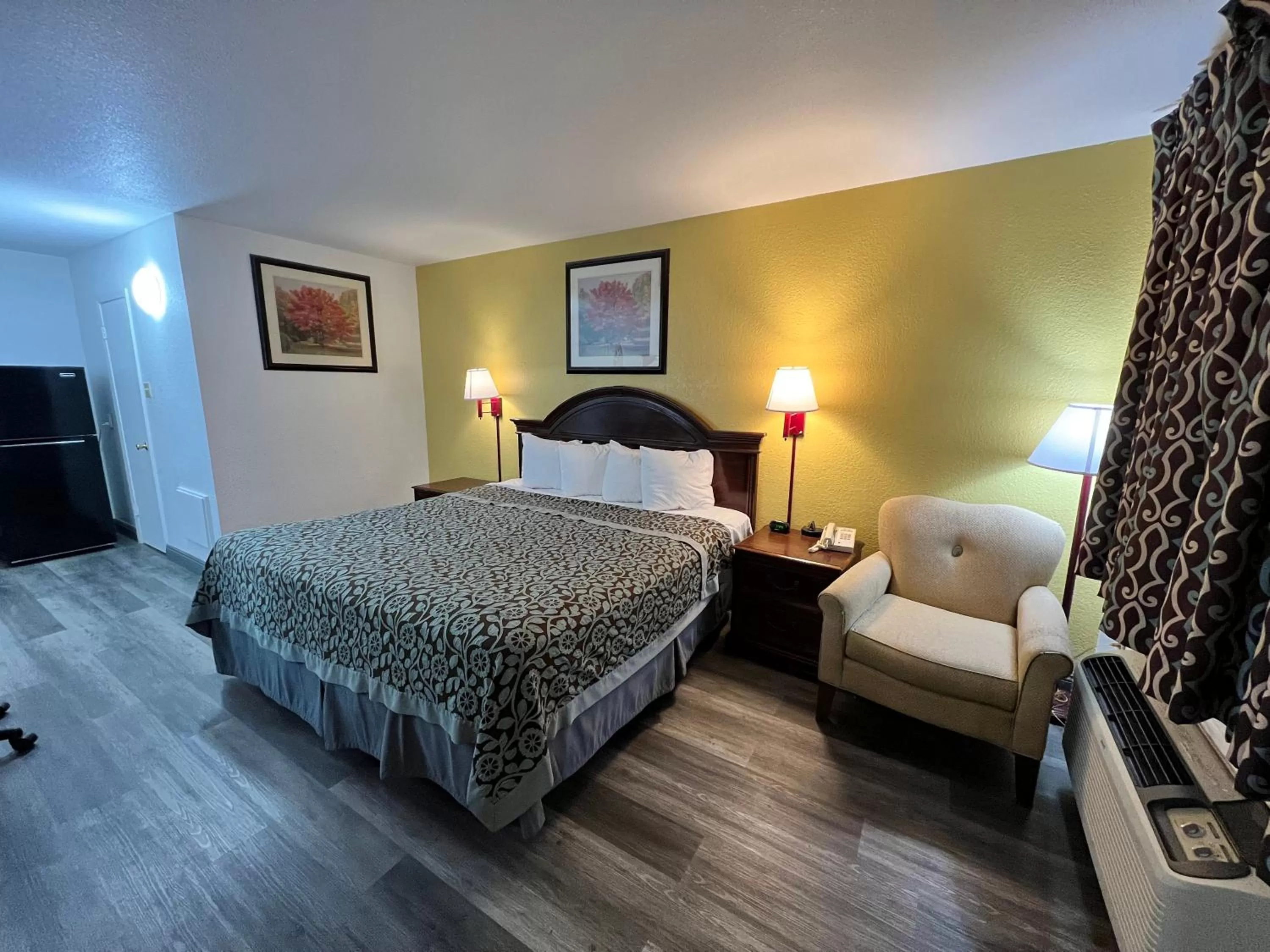 Standard King Room - Smoking in Days Inn by Wyndham Van Horn TX