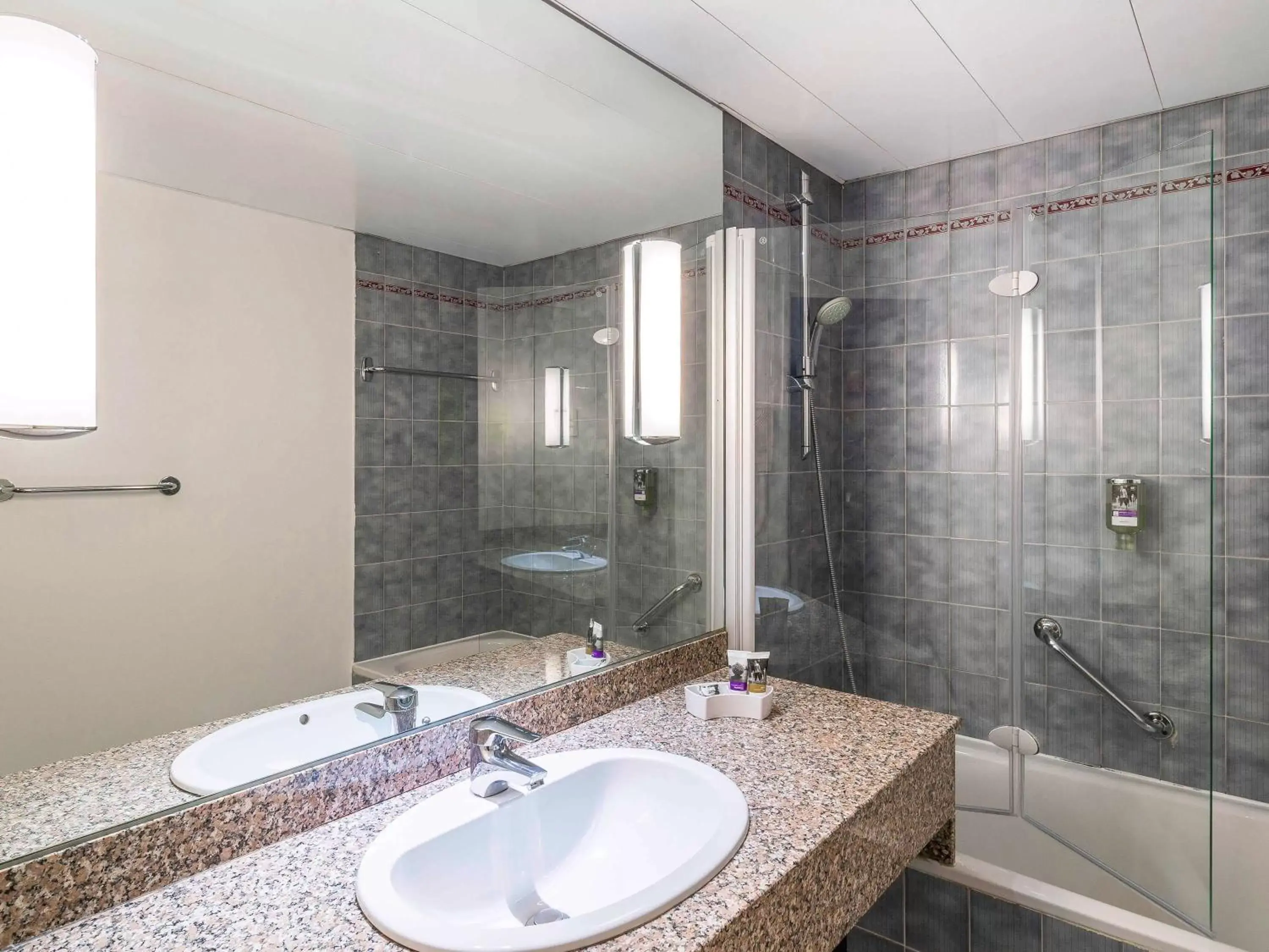 Photo of the whole room, Bathroom in Mercure Paris Roissy CDG