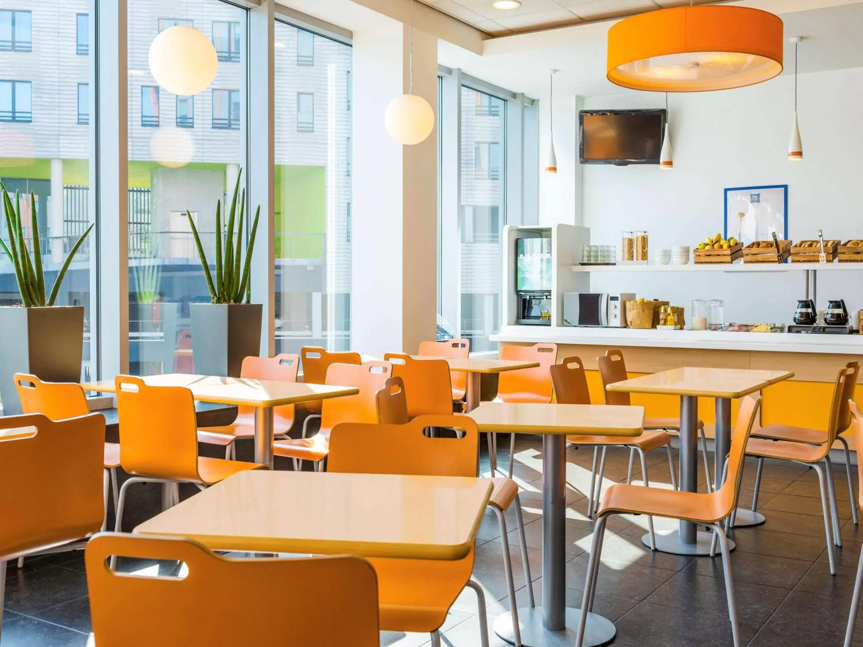 Restaurant/Places to Eat in ibis budget Leuven Centrum