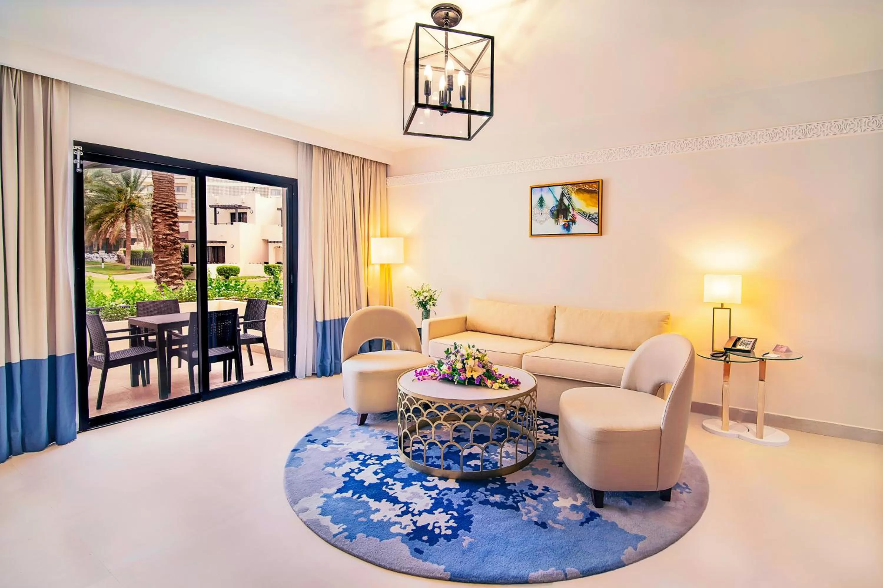 Living room in Radisson Blu Hotel & Resort, Al Ain