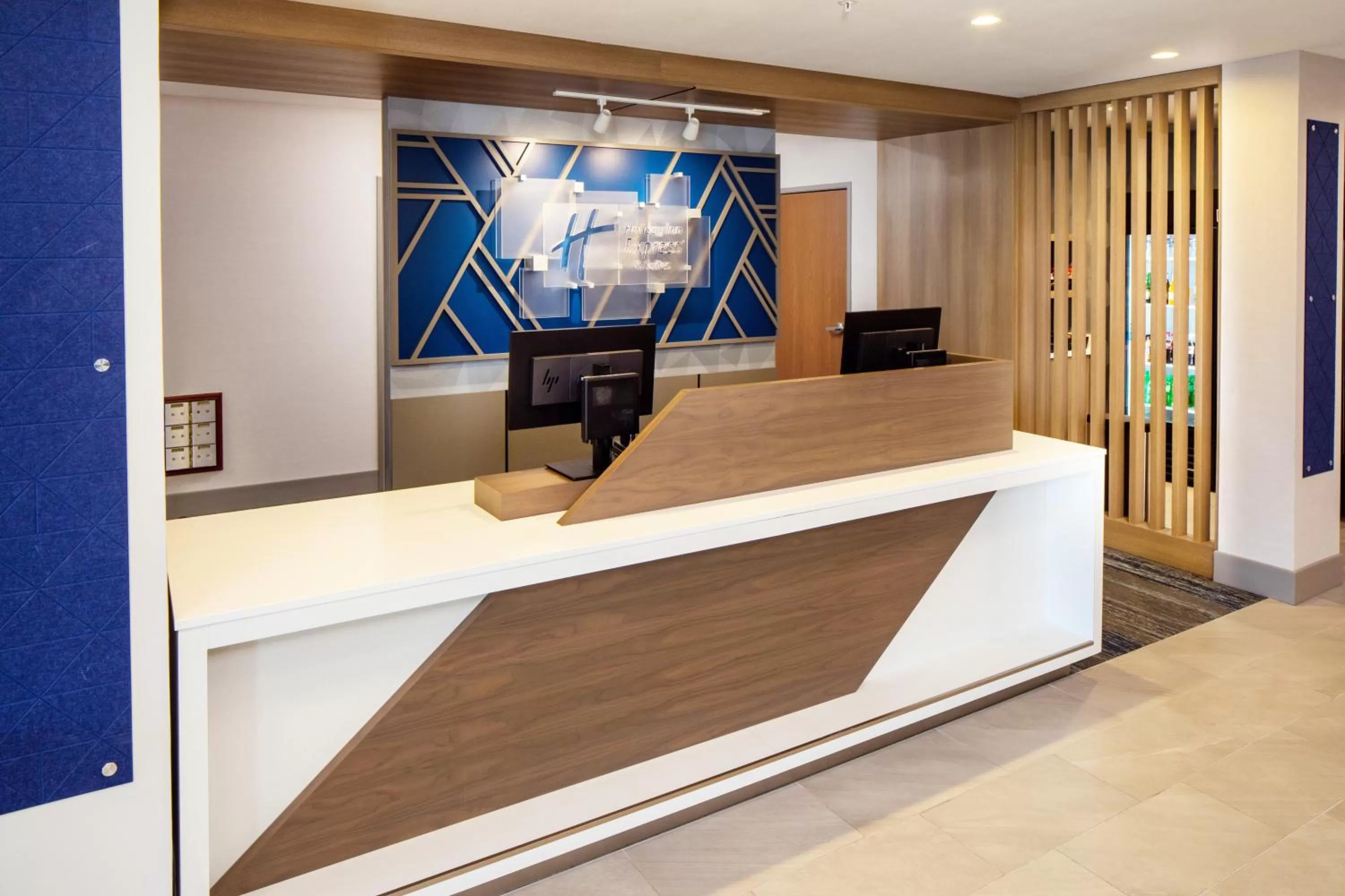 Property building in Holiday Inn Express and Suites Los Alamos Entrada Park by IHG