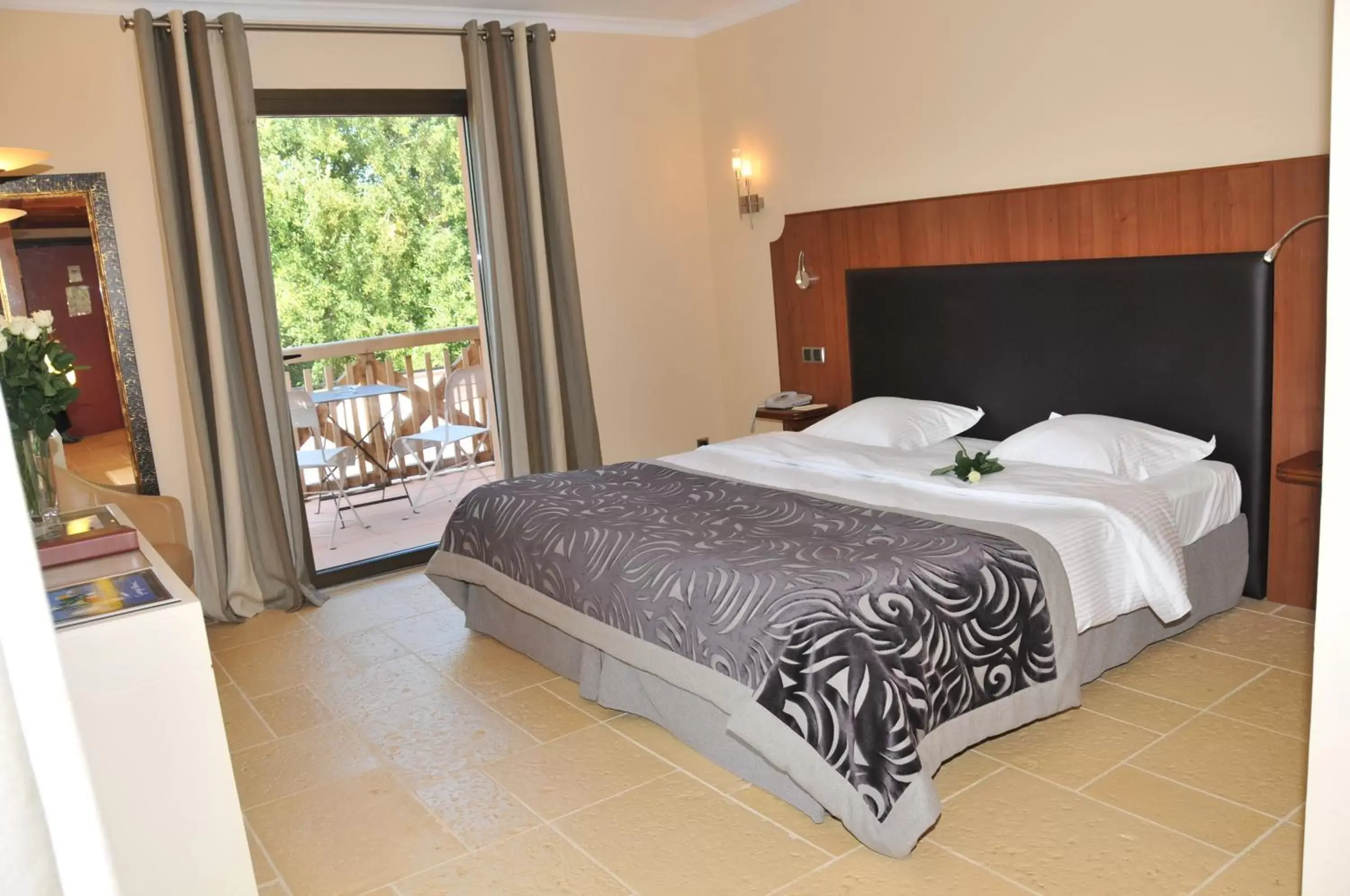 Bedroom, Bed in Les Saules Parc & Spa - Les Collectionneurs