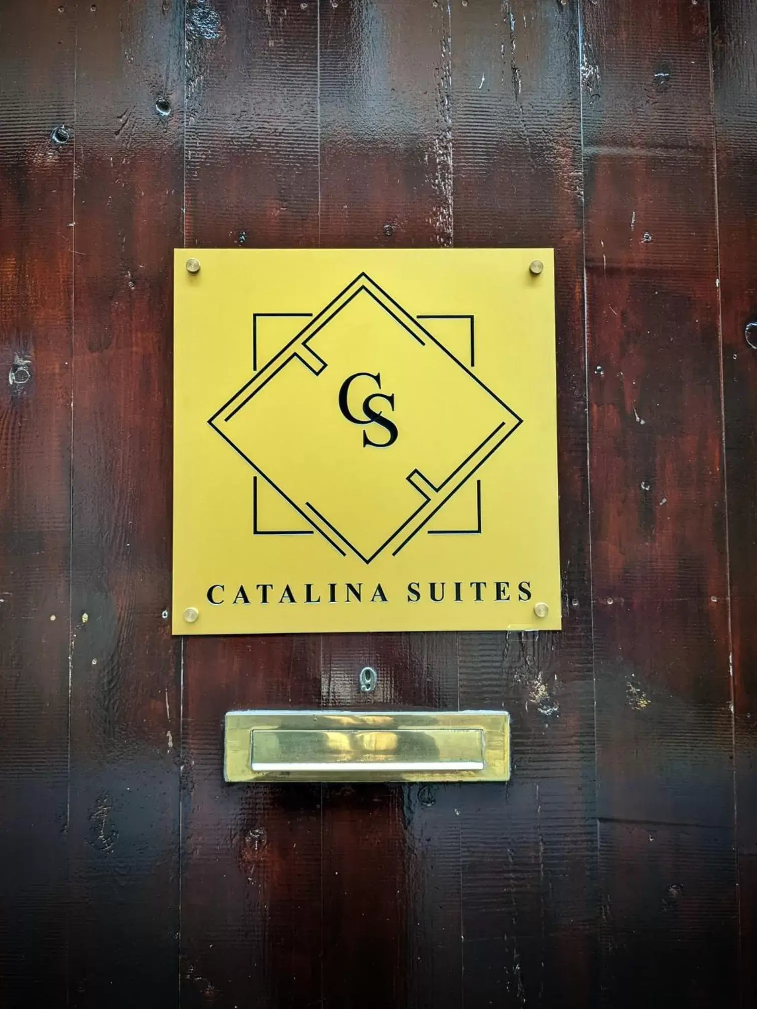 Facade/entrance in Catalina Suites