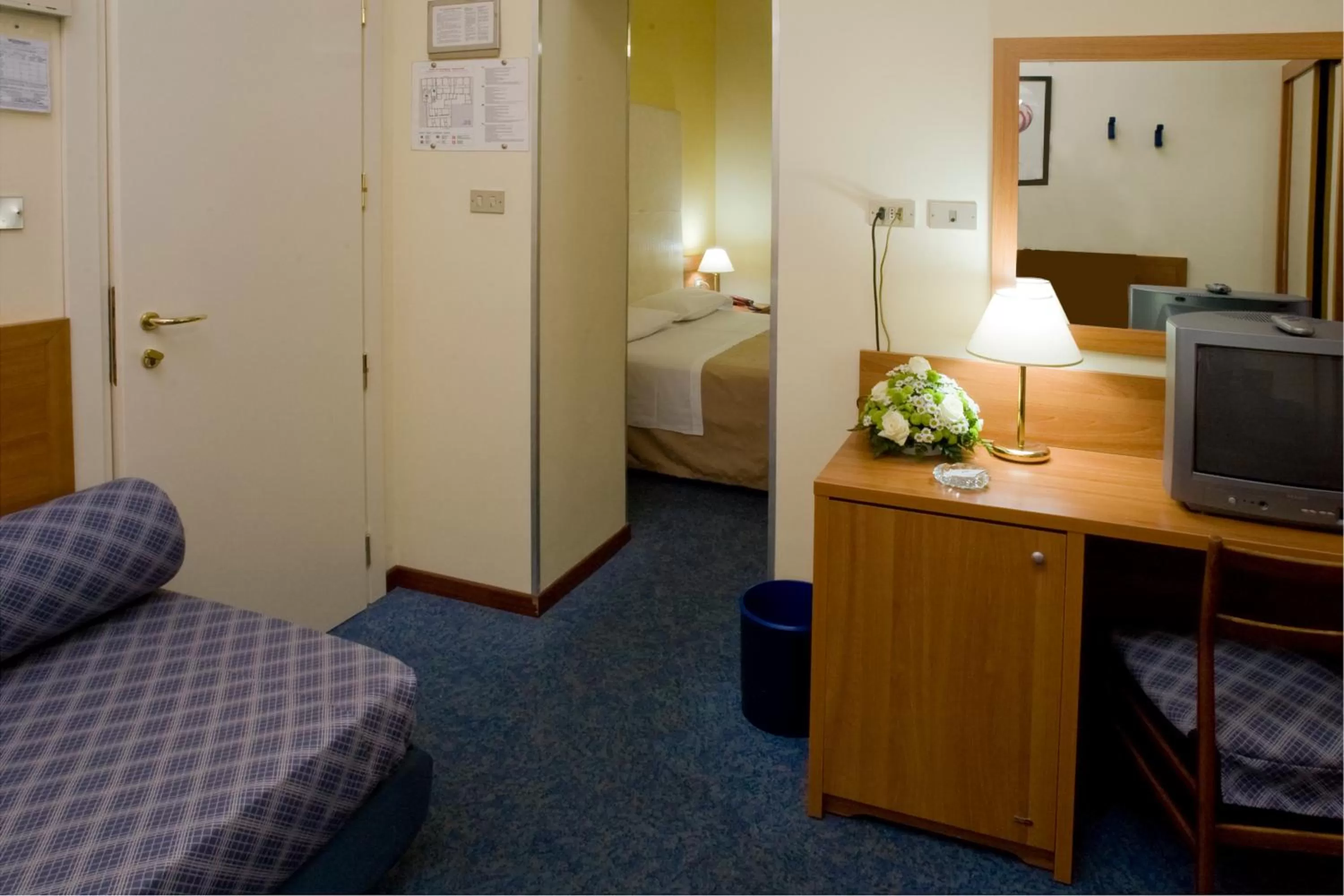 Photo of the whole room, Bed in Hotel Centrale Byron