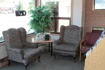 Property building, Seating Area in Kingsway Inn