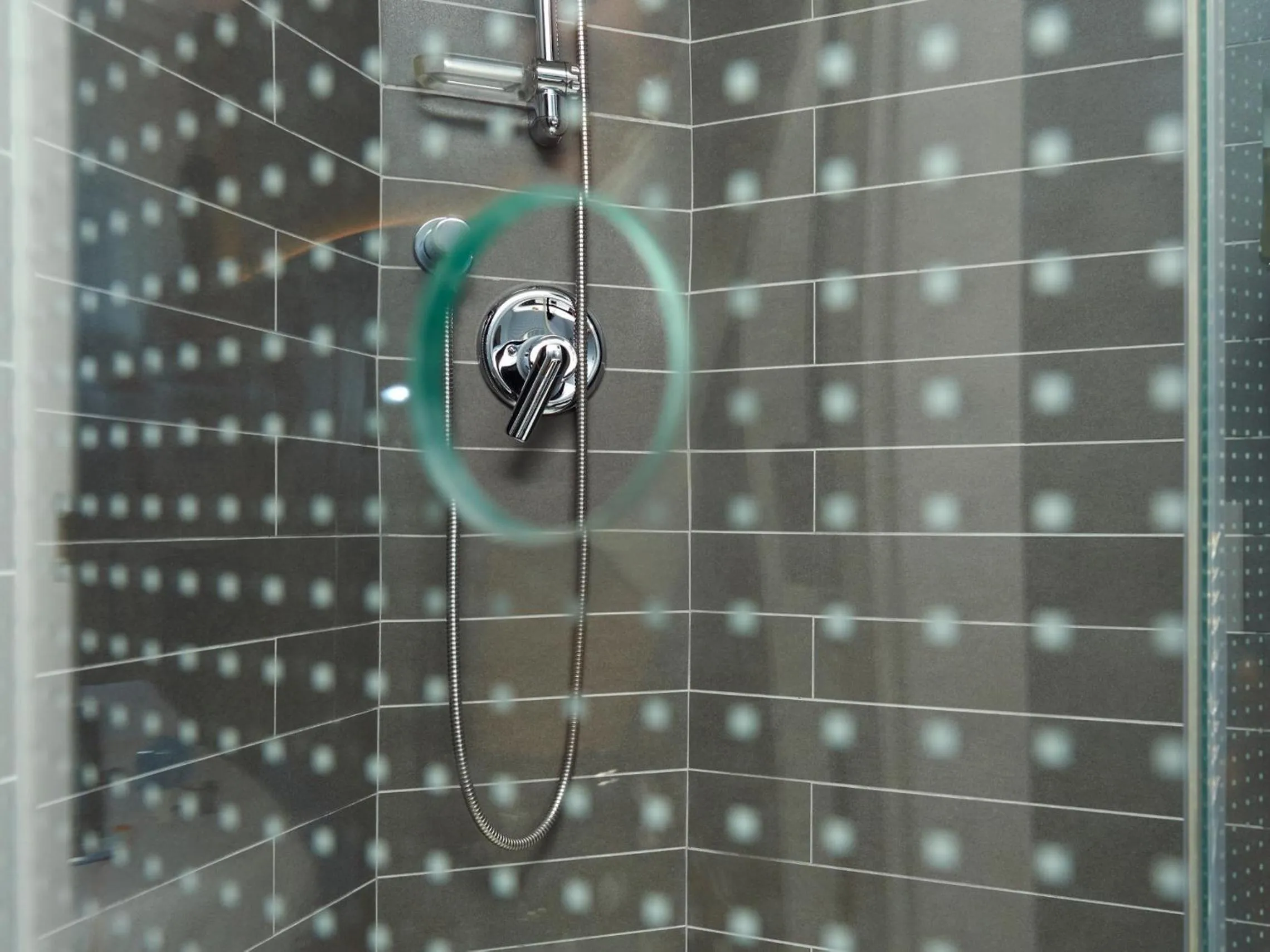 Shower in Ibis Madrid Aeropuerto Barajas