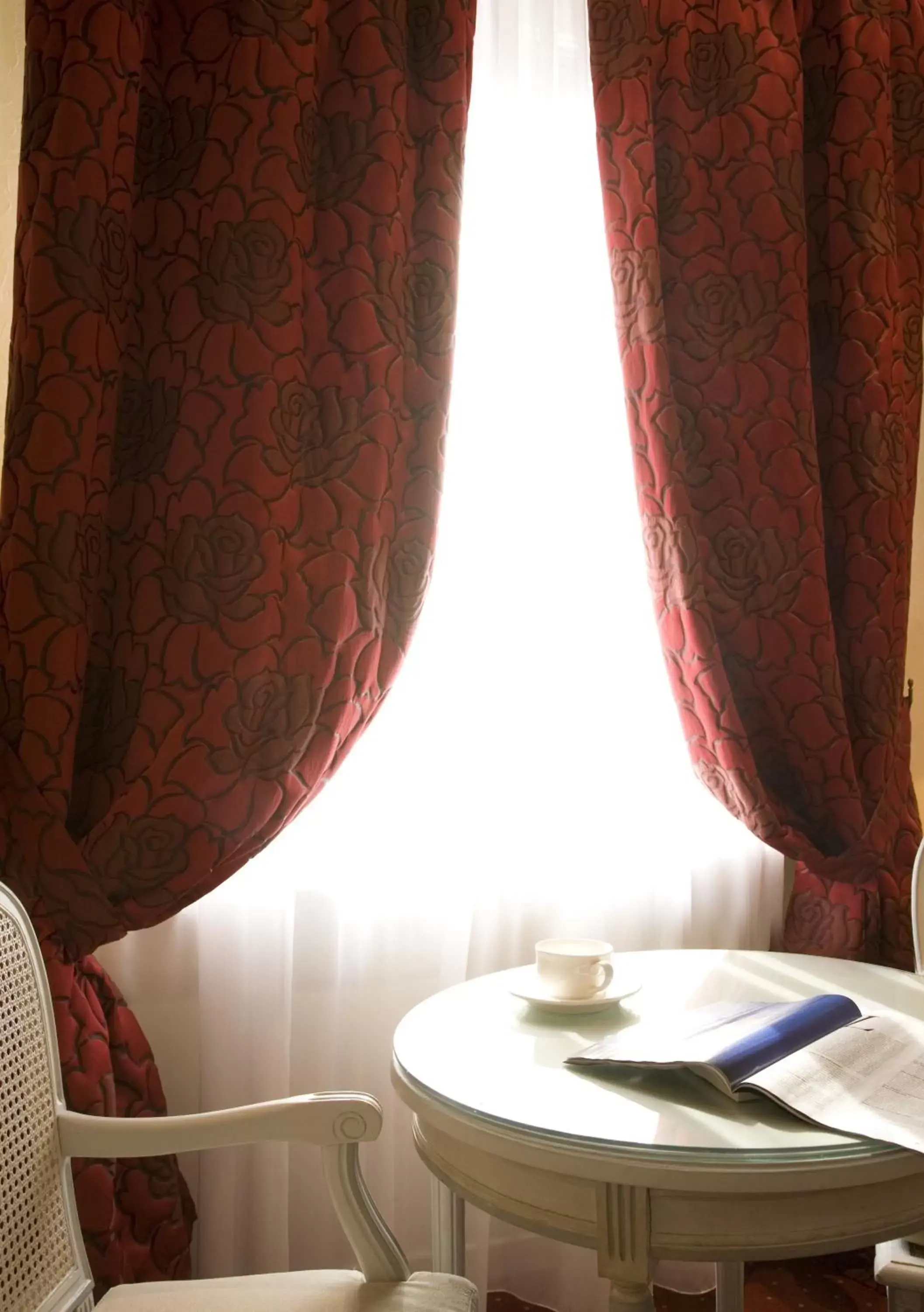 Seating area, Bed in Grand Hôtel Bristol