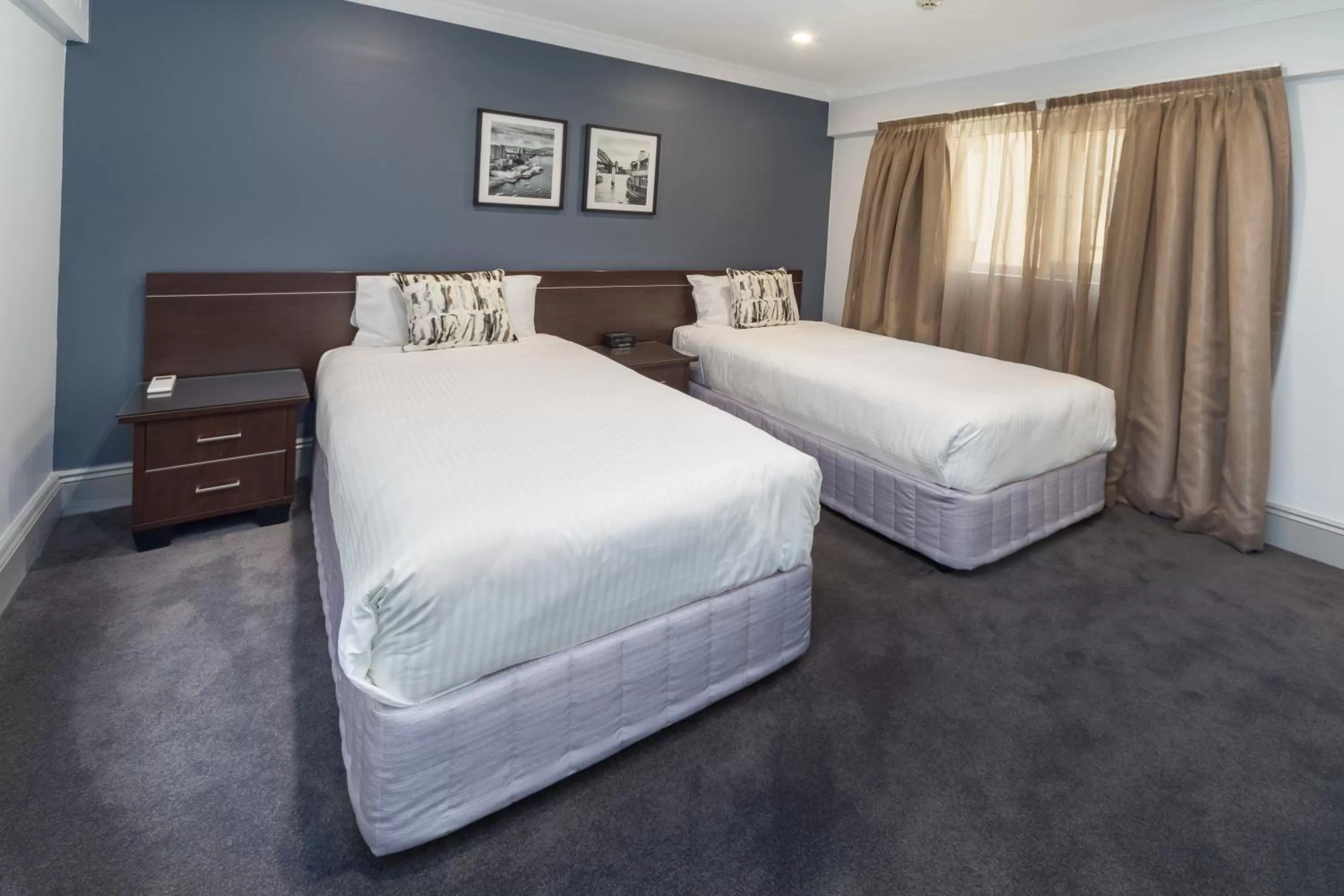 Bed in Hyde Park Inn