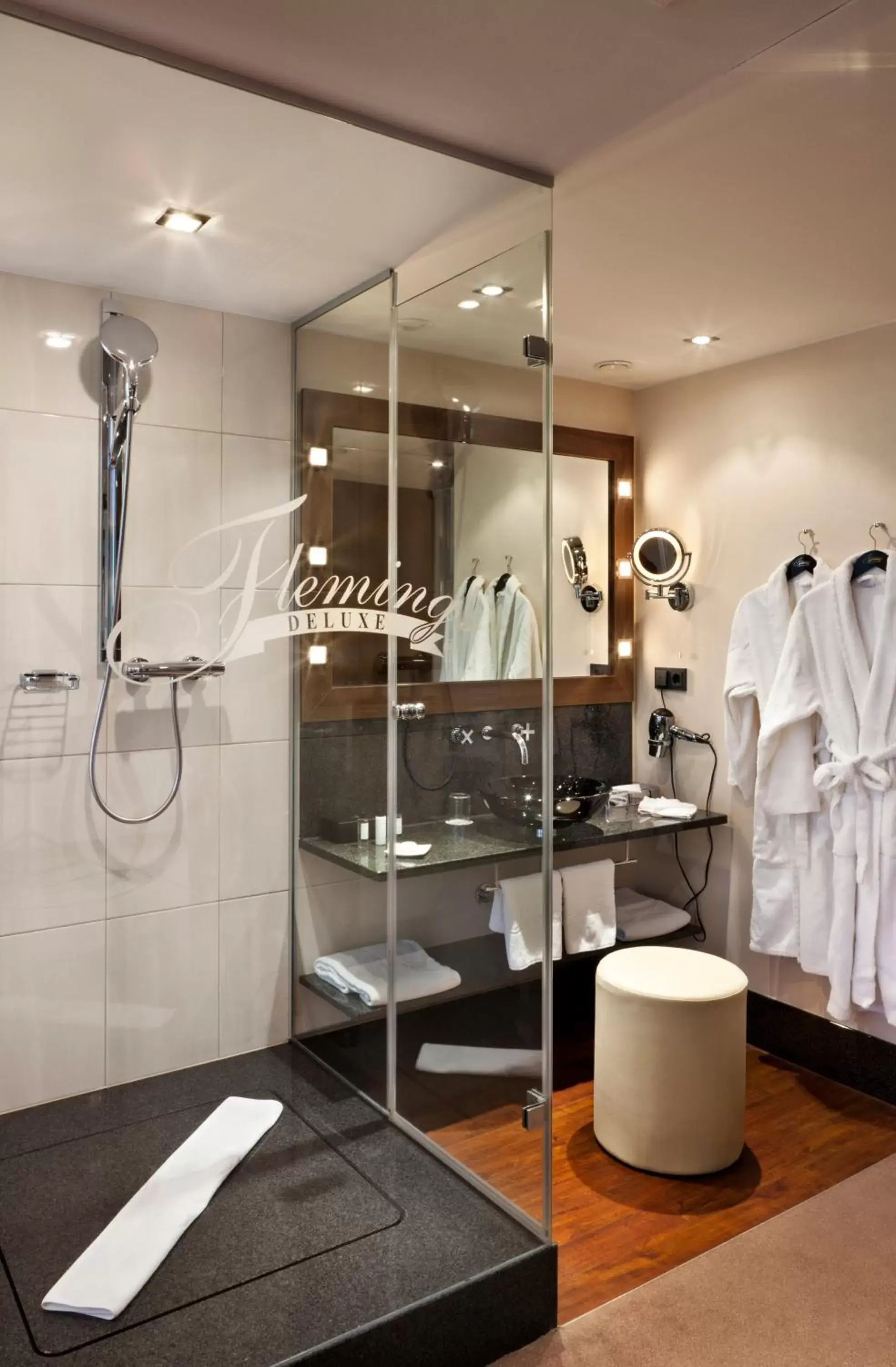 Bathroom in Flemings Hotel Frankfurt Main-Riverside