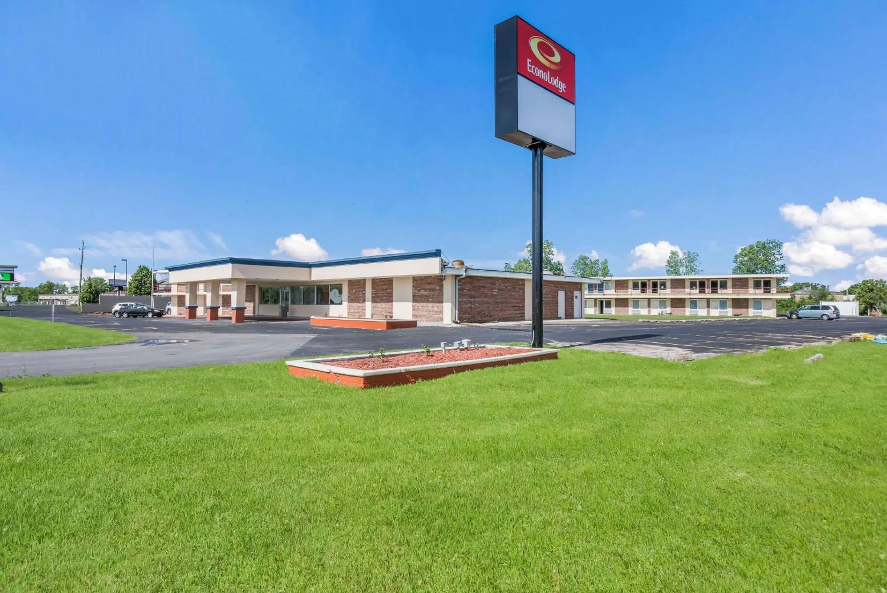 Property Building in Econo Lodge Neenah