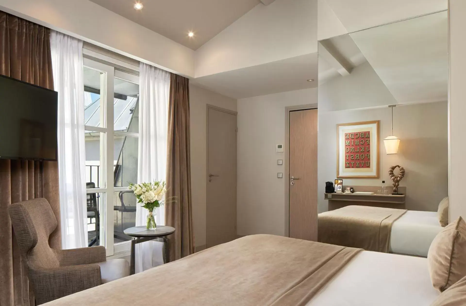 Bed in Hotel La Lanterne & Spa