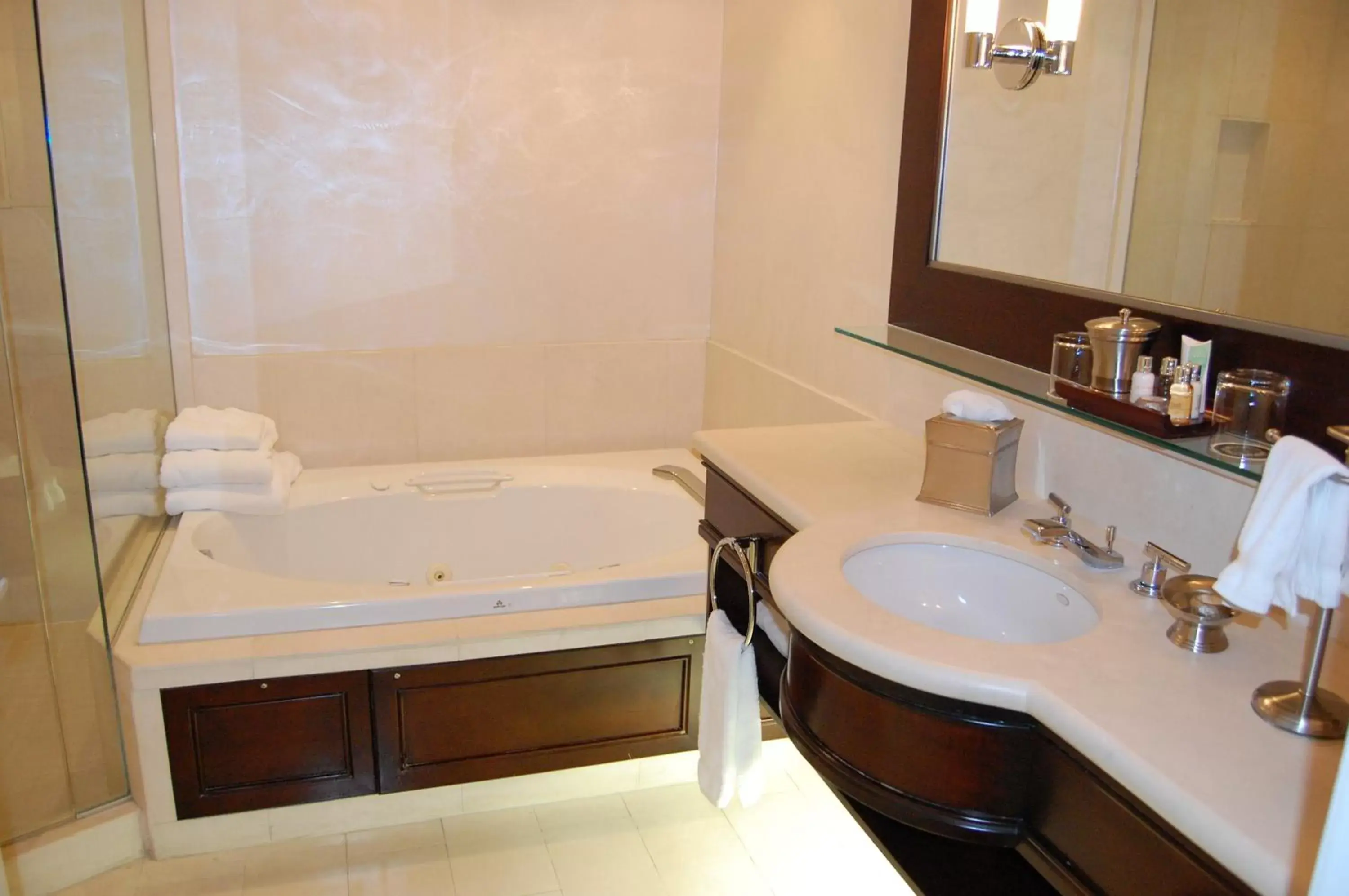 Bathroom in Windsor Arms Hotel