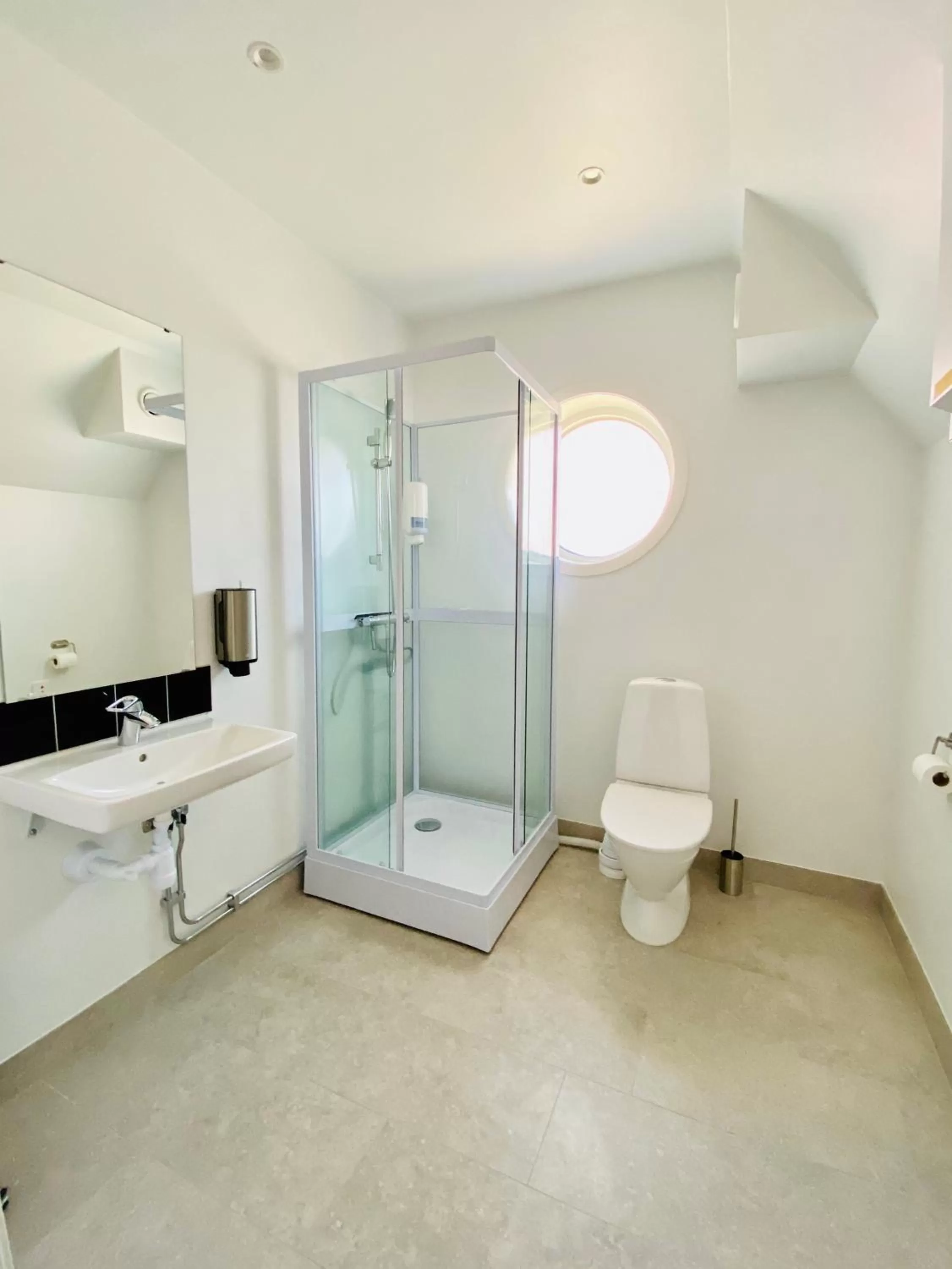 Bathroom in Easy Livin' Apartment Hotel