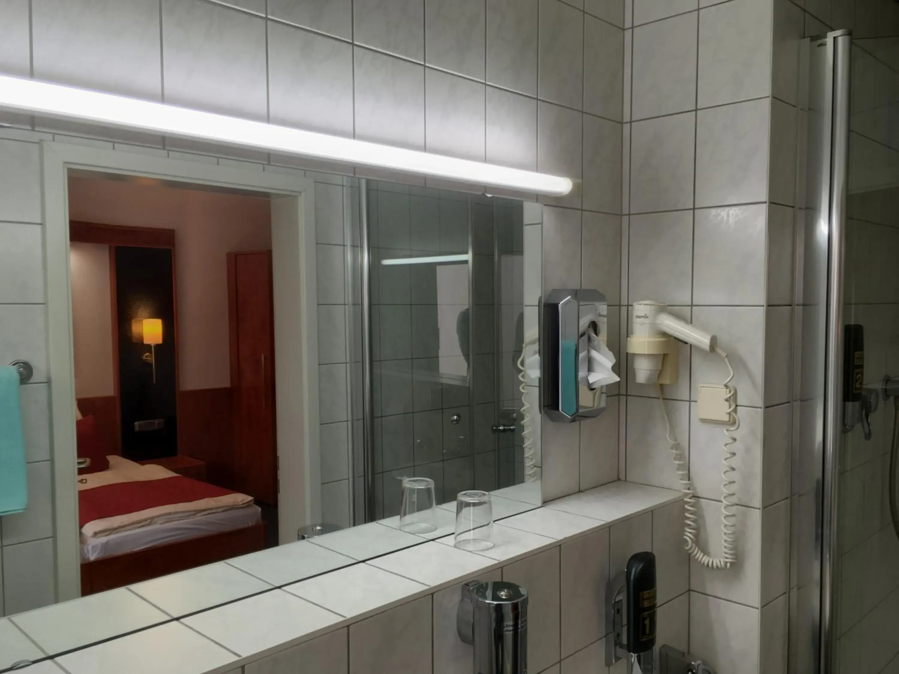 Shower, Bathroom in Hotel Hansa