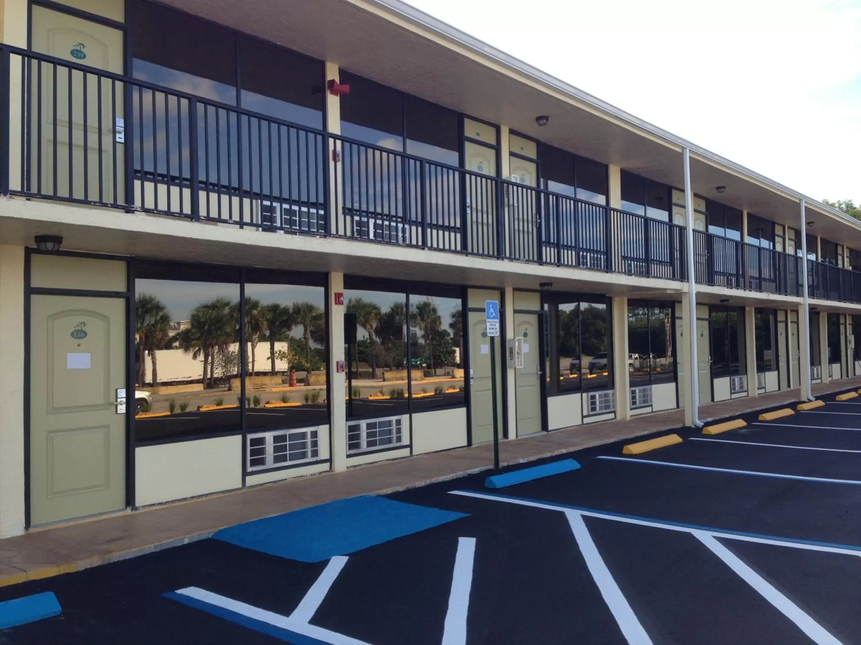 Balcony/Terrace, Property Building in At Home Inn - Fort Pierce