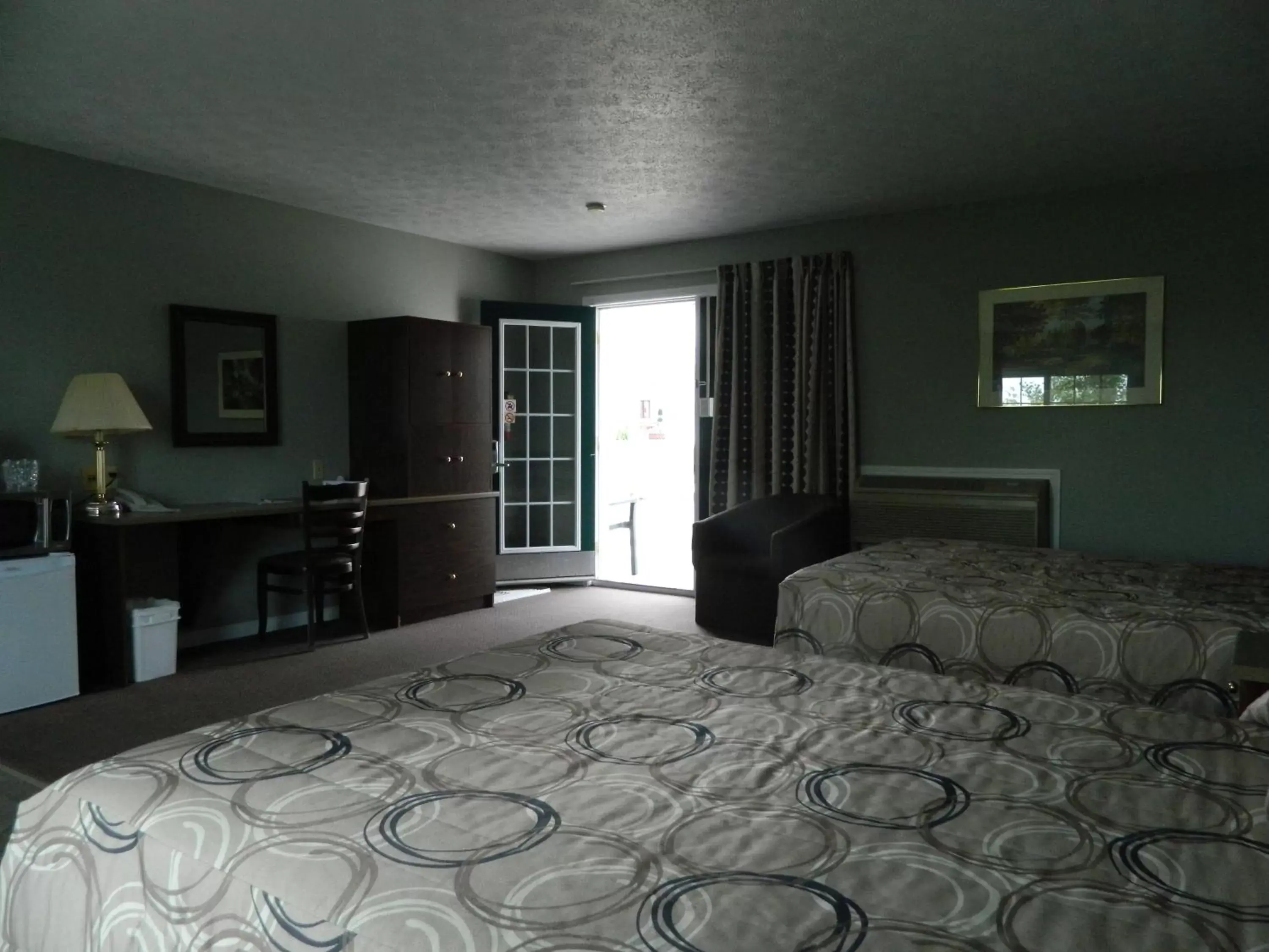 Bedroom, Seating Area in Hilltop Motel & Restaurant