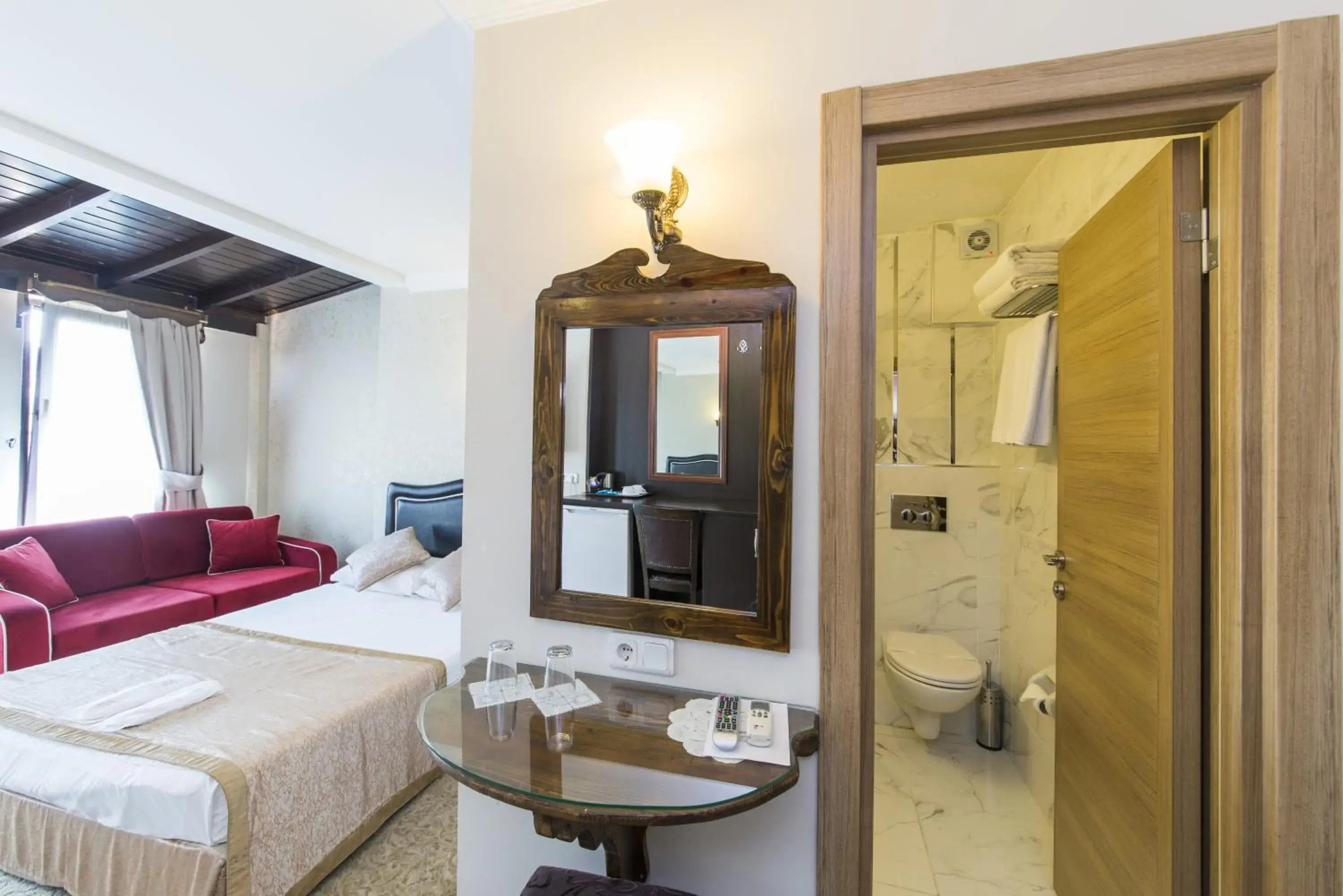 Bed, Bathroom in Hotel Naz Wooden House Inn