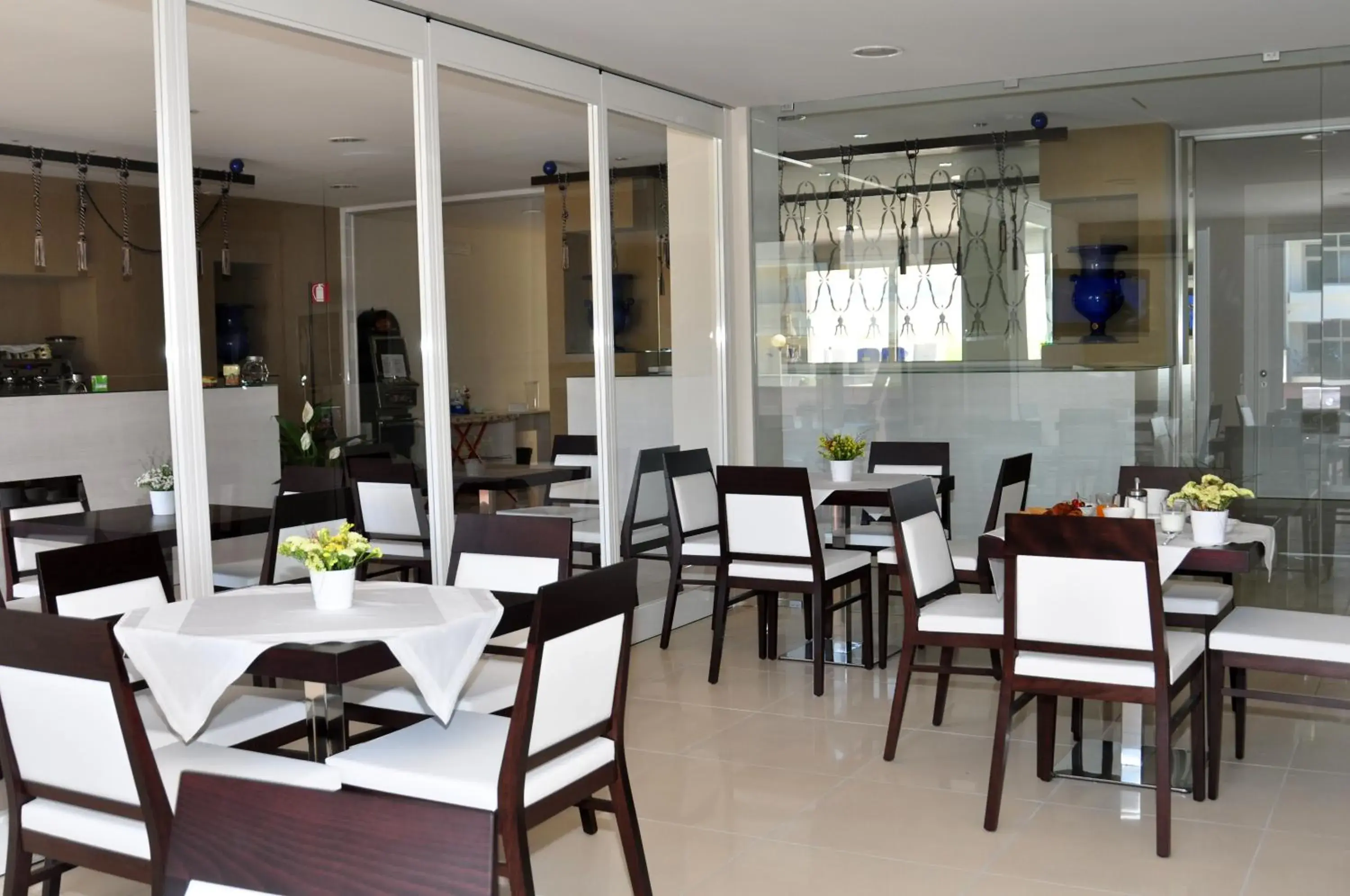 Restaurant/Places to Eat in Hotel La Punta